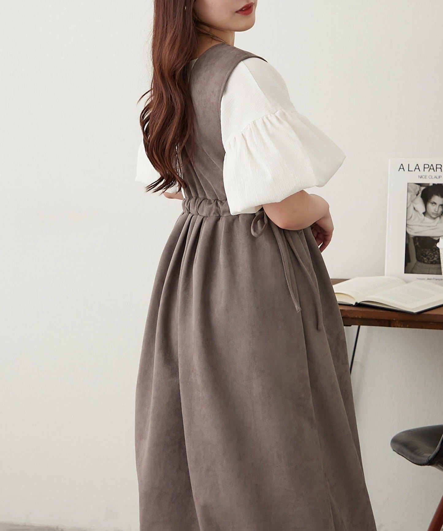 褶皺拼接連衣裙