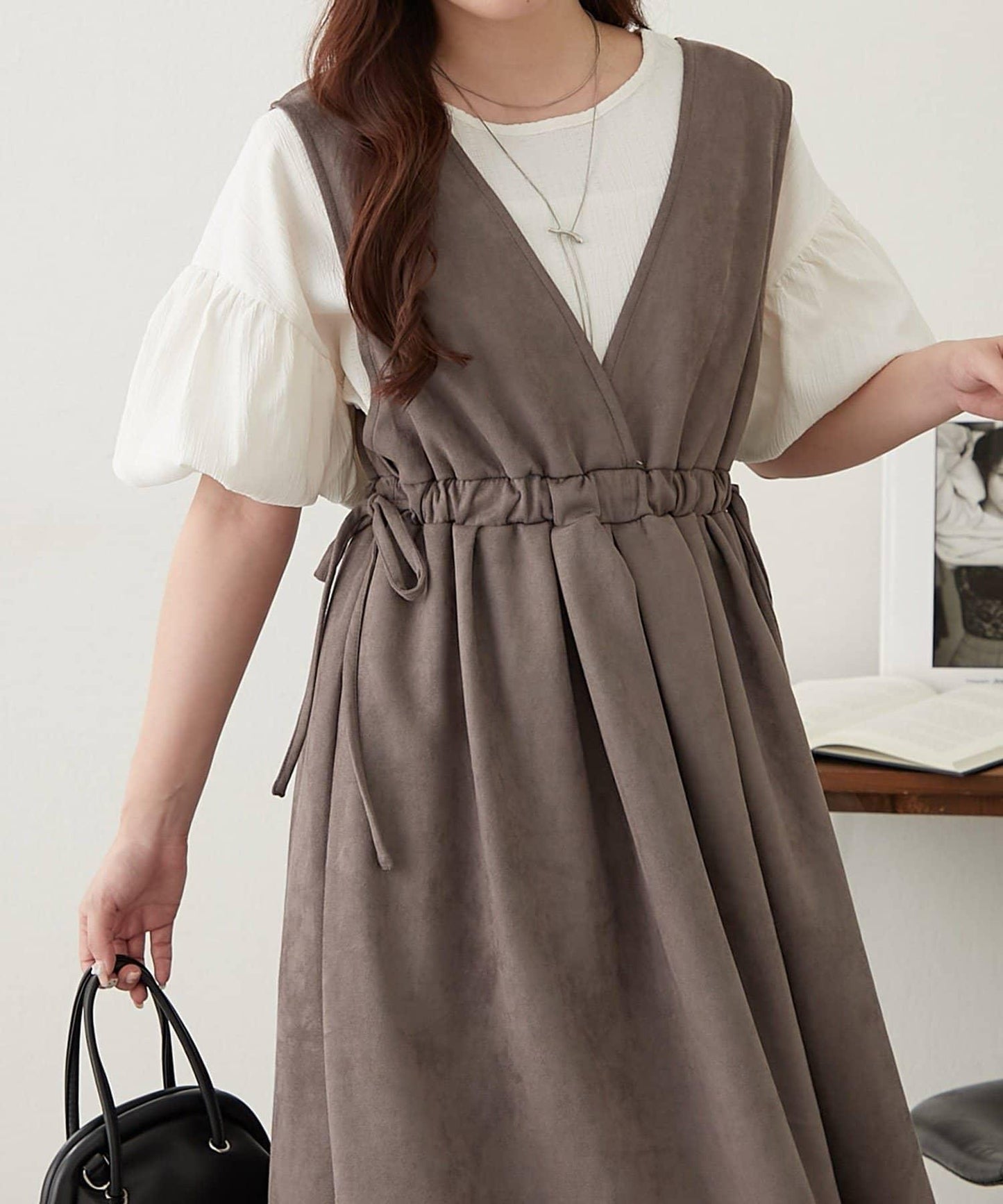 褶皺拼接連衣裙