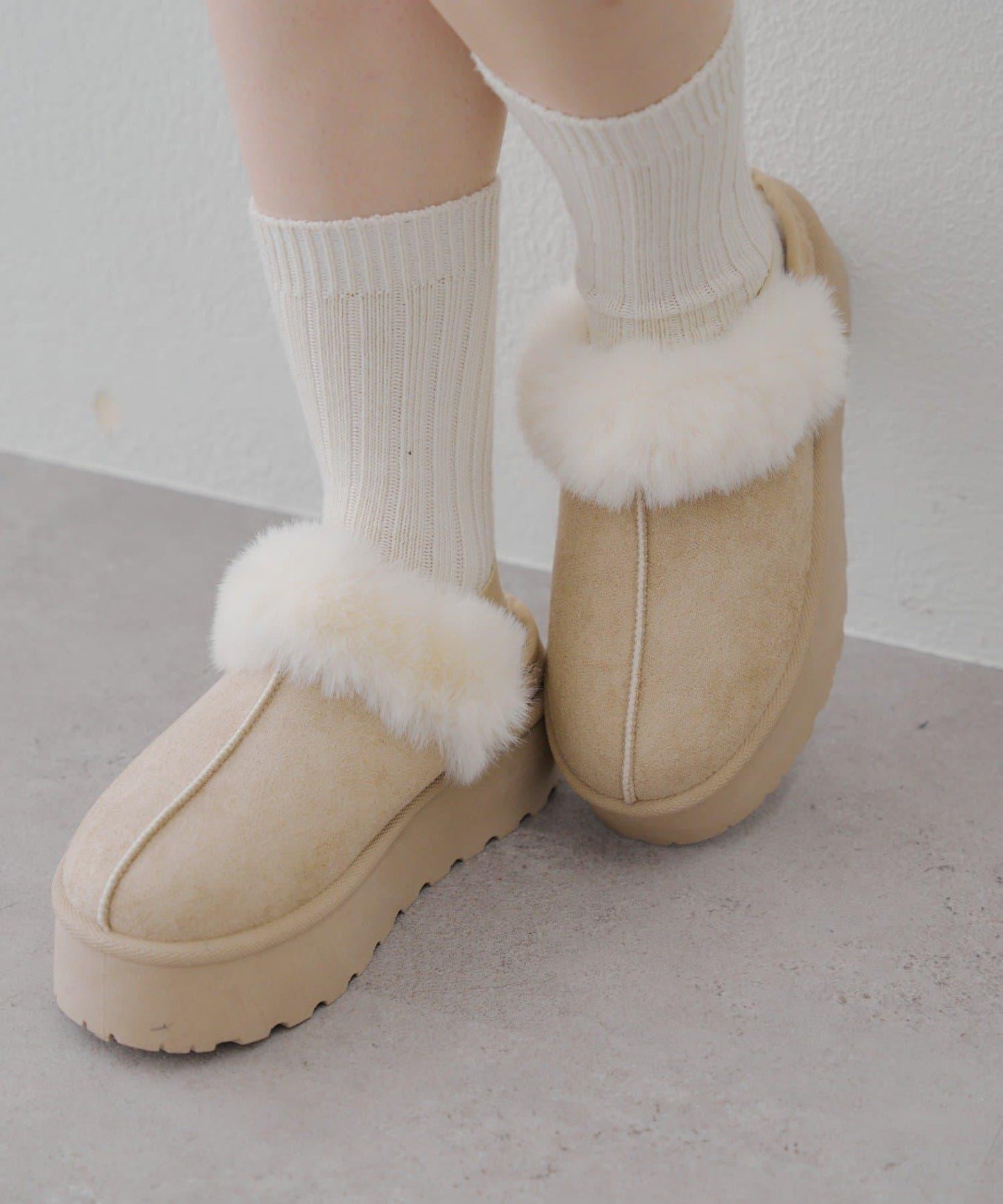 仿麂皮羊羔絨涼拖