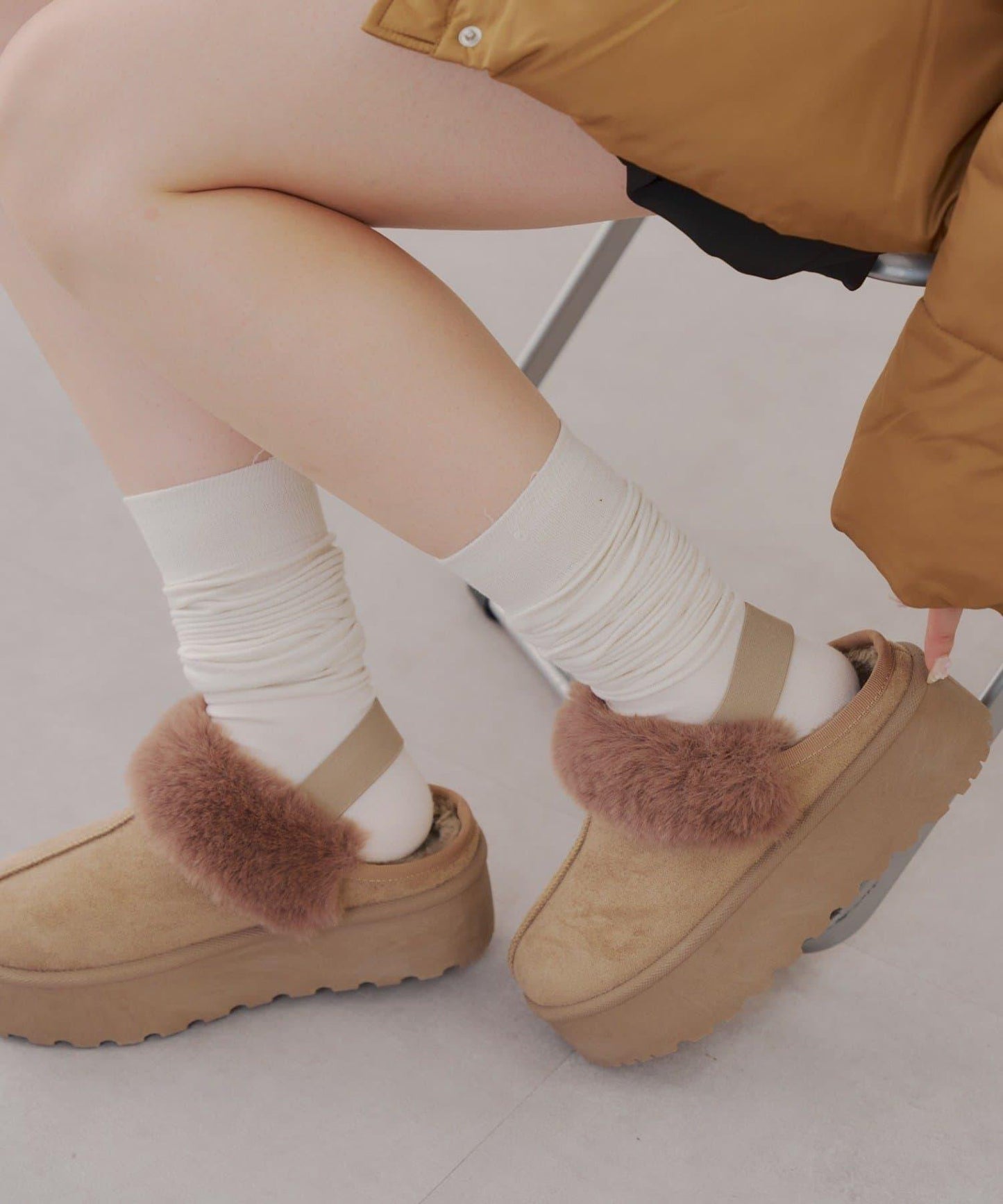 仿麂皮羊羔絨涼拖