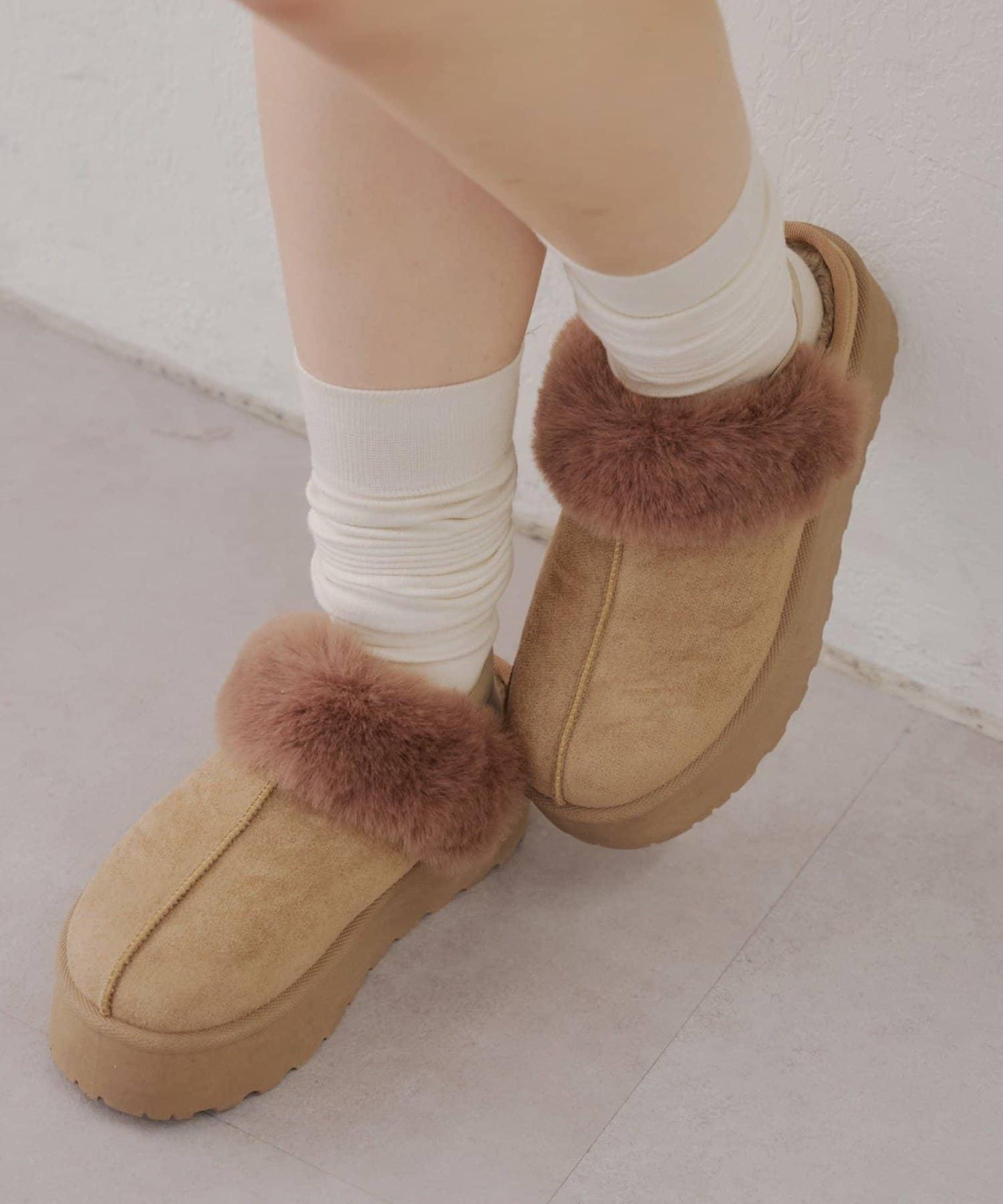 仿麂皮羊羔絨涼拖