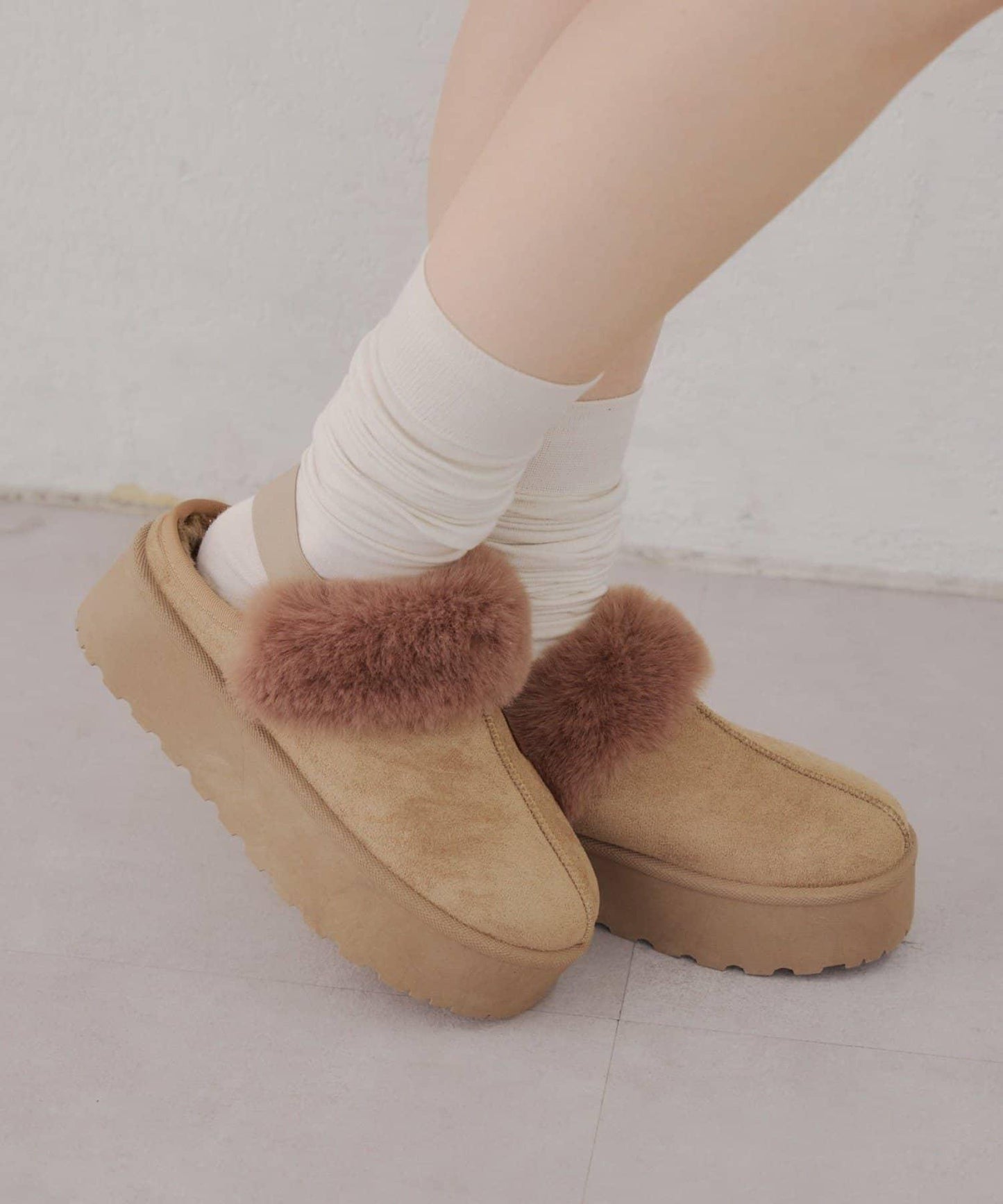 仿麂皮羊羔絨涼拖