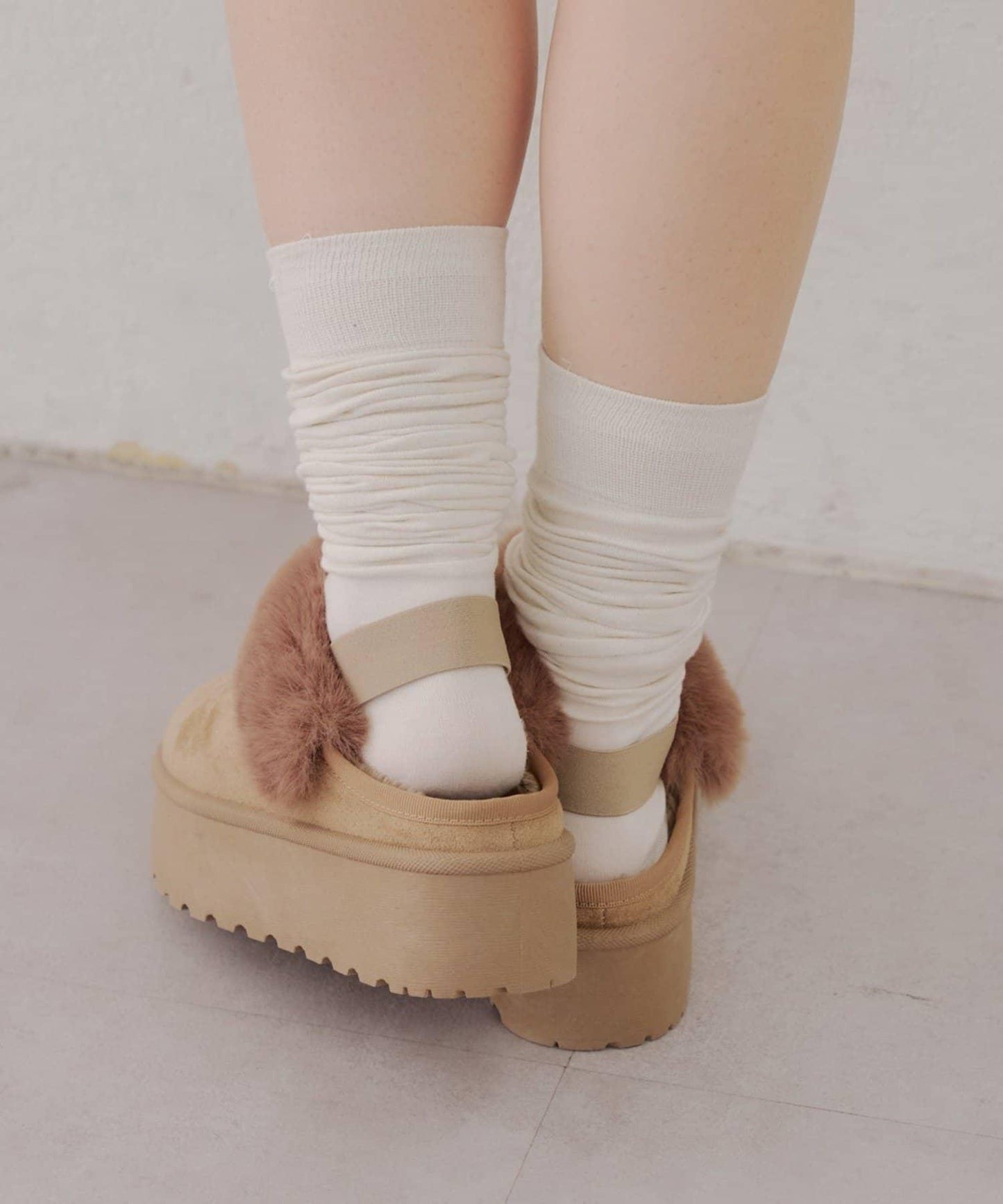 仿麂皮羊羔絨涼拖