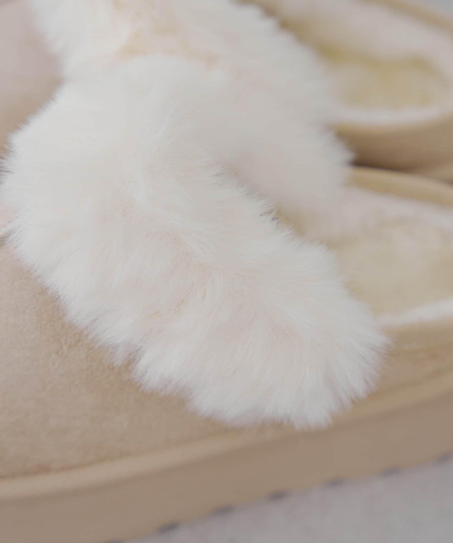 仿麂皮羊羔絨涼拖