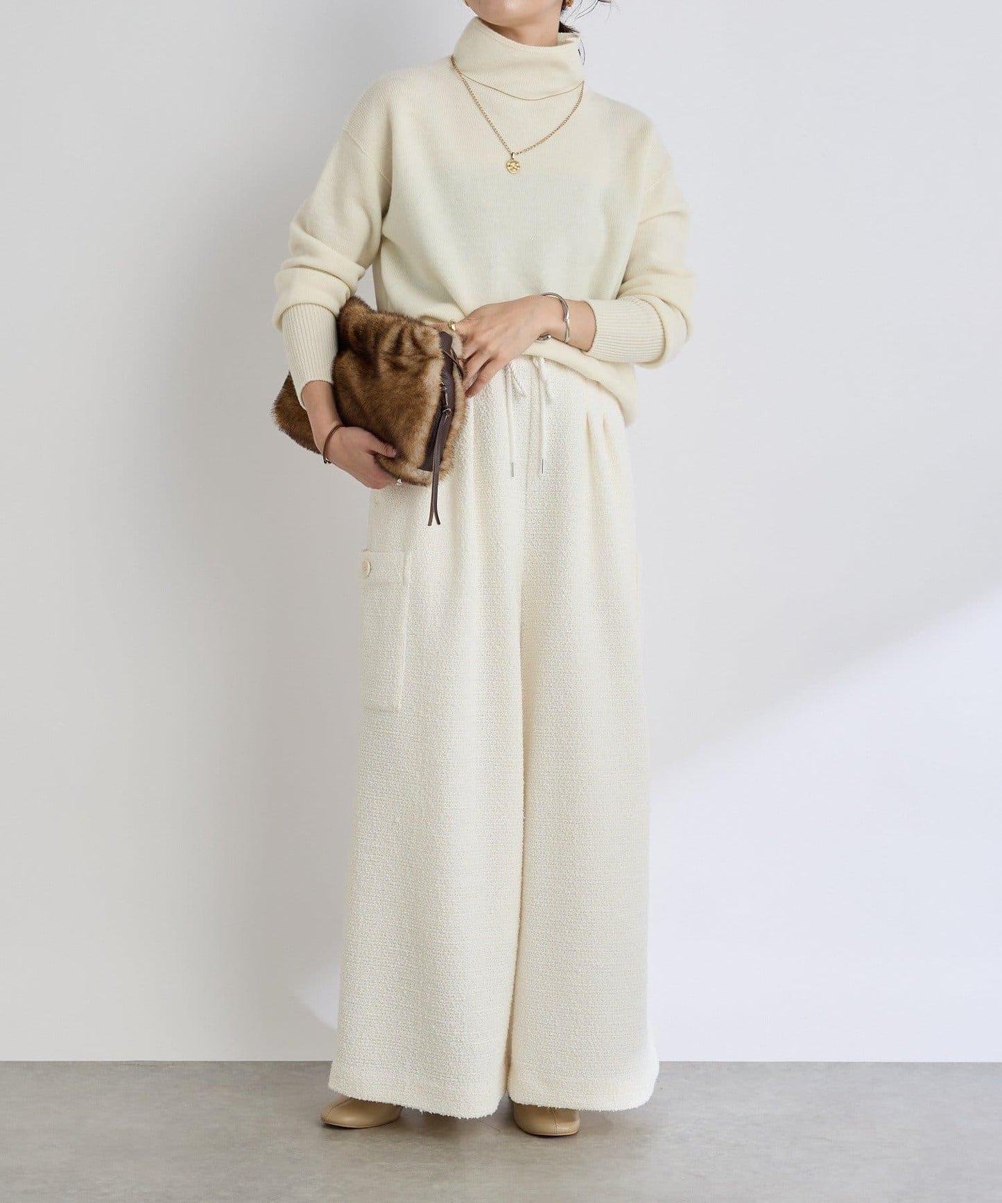 【打造時尚造型】剪裁粗花呢寬腿褲