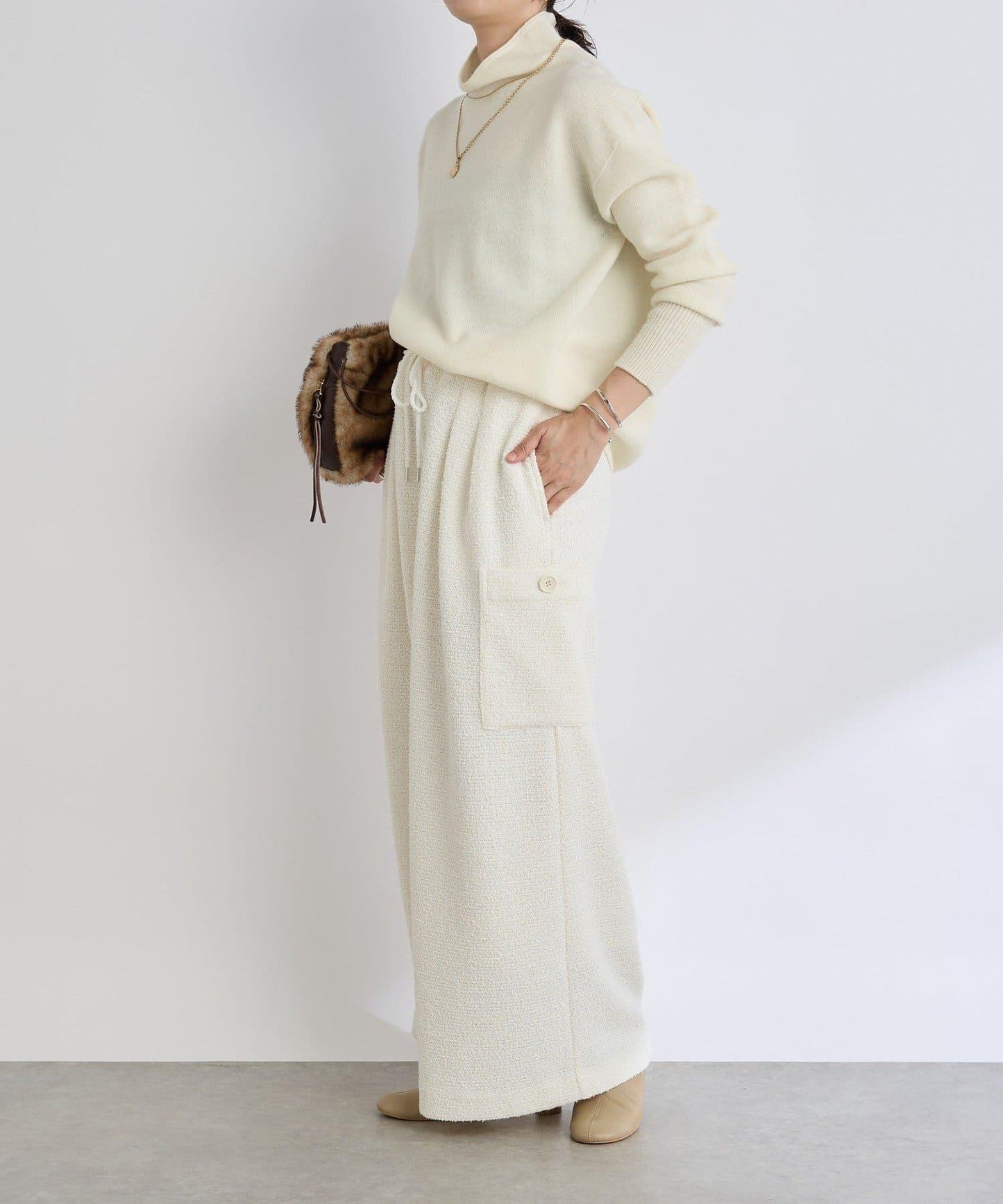 【打造時尚造型】剪裁粗花呢寬腿褲