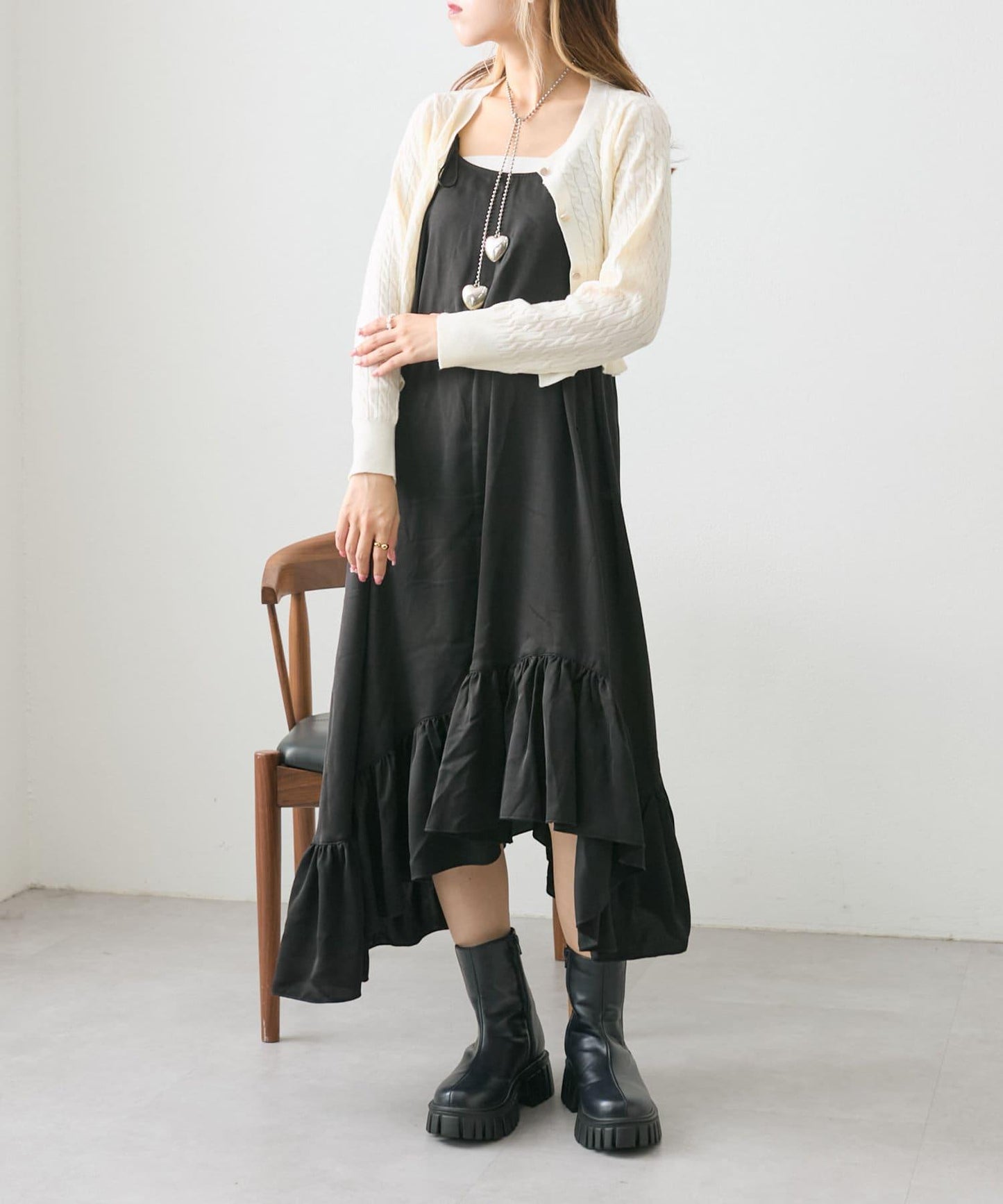 【w closet】不對稱下襬吊帶連衣裙