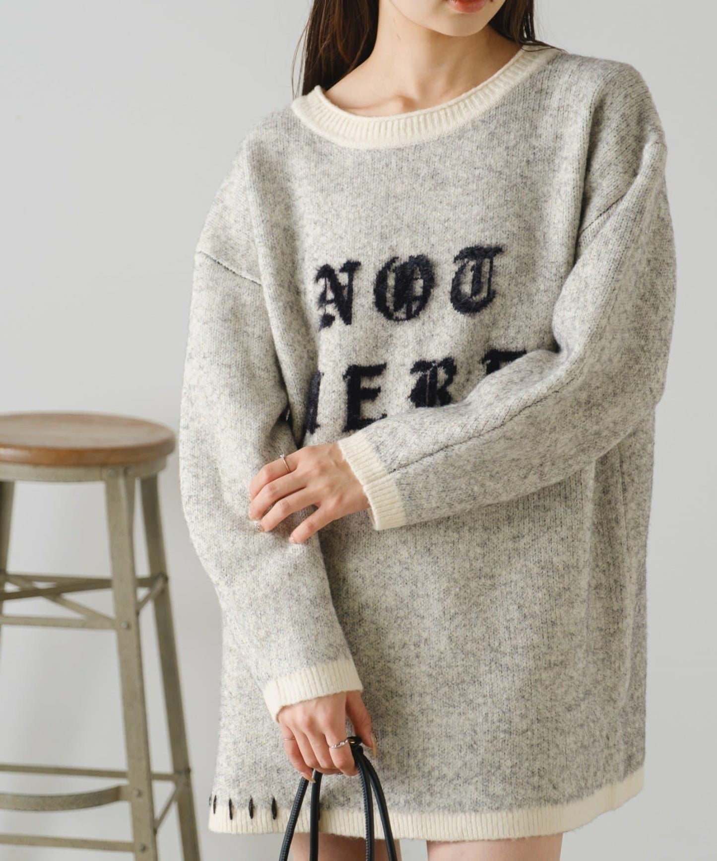 刺繡縫線字母長款上衣