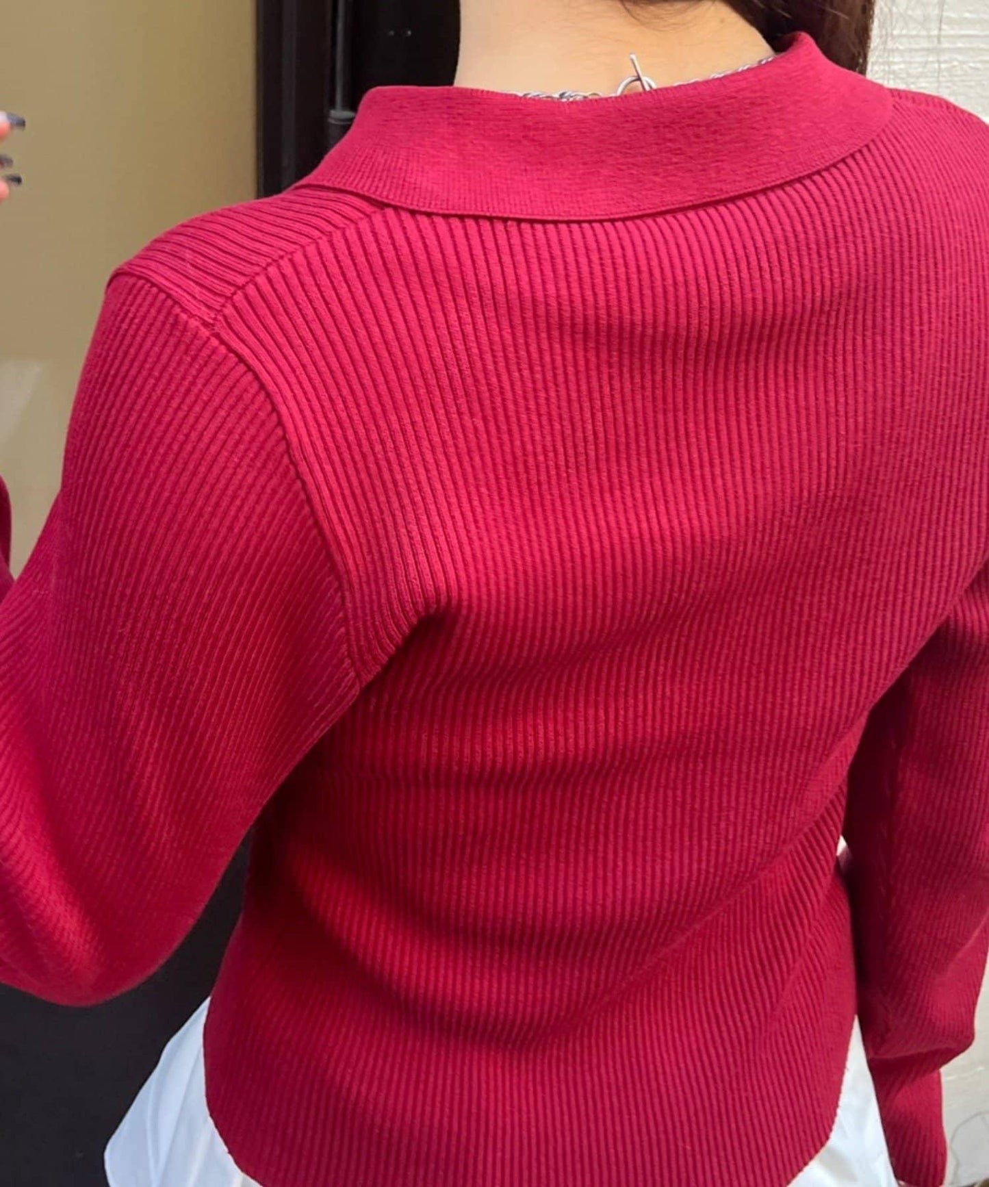 【RAY CASSIN】胸部刺繡V領翻領修身針織衫
