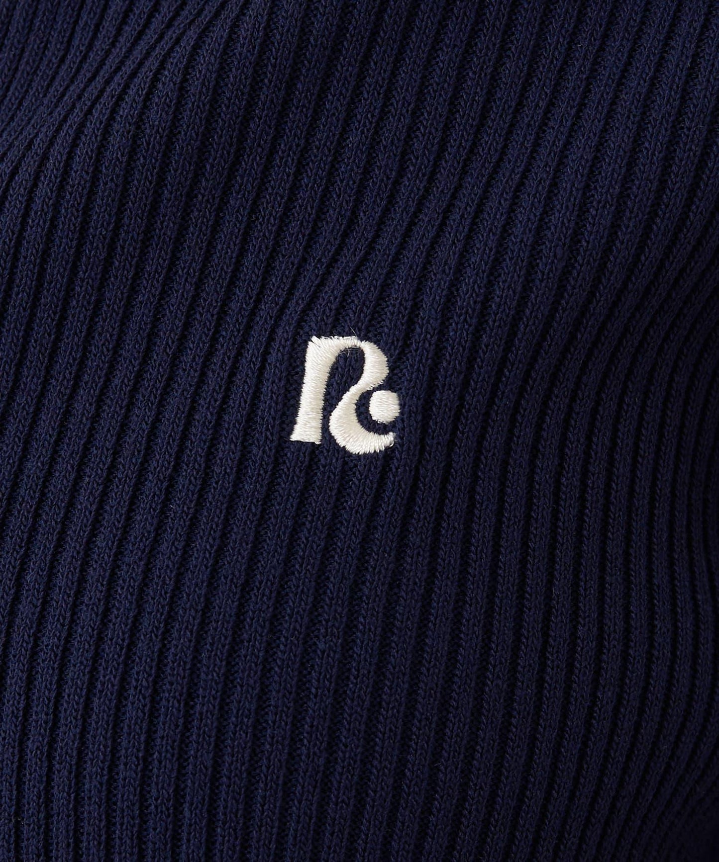 【RAY CASSIN】胸部刺繡V領翻領修身針織衫