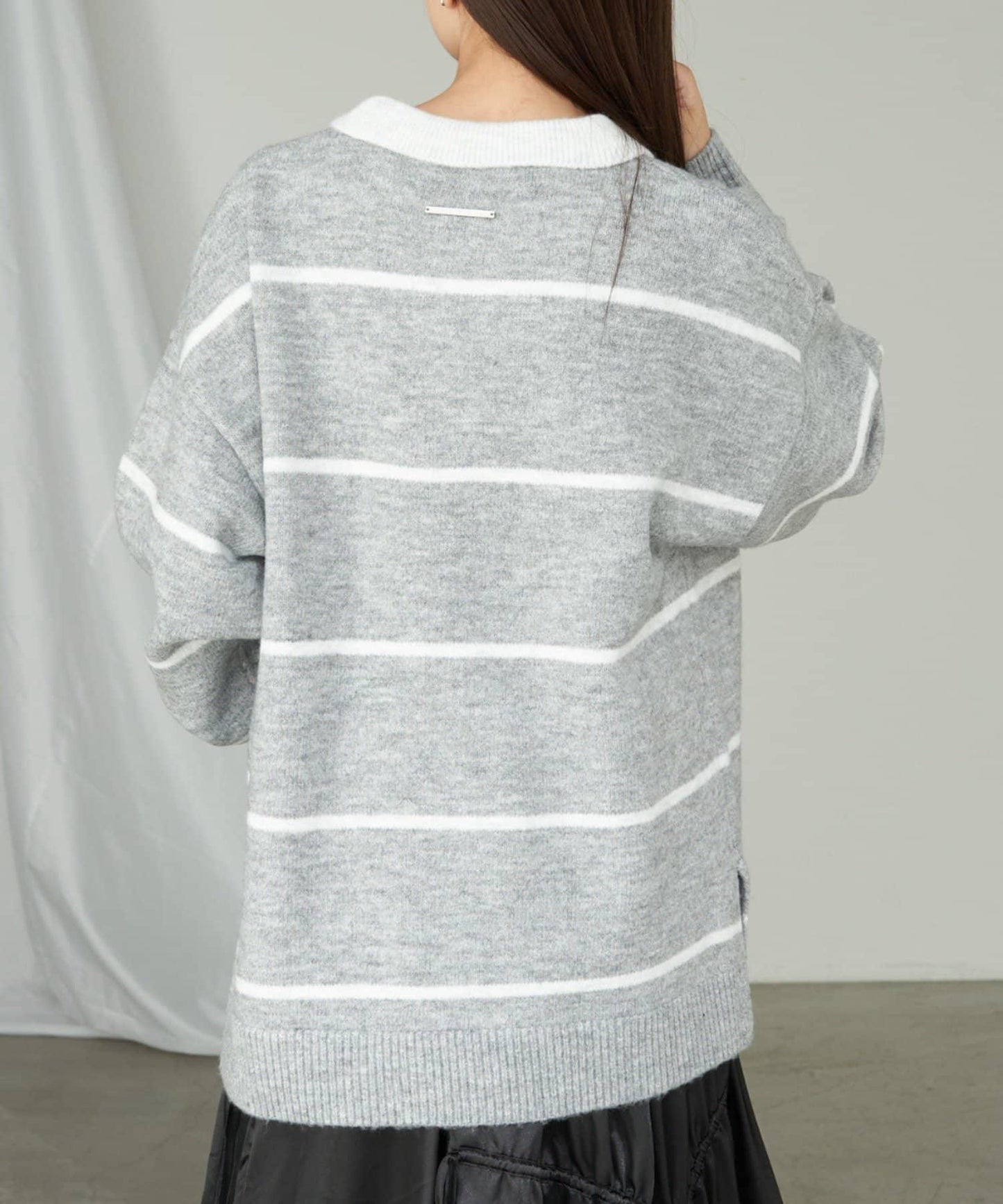 【RAY CASSIN】條紋V領POLO刺繡針織衫 / 翻領針織衫
