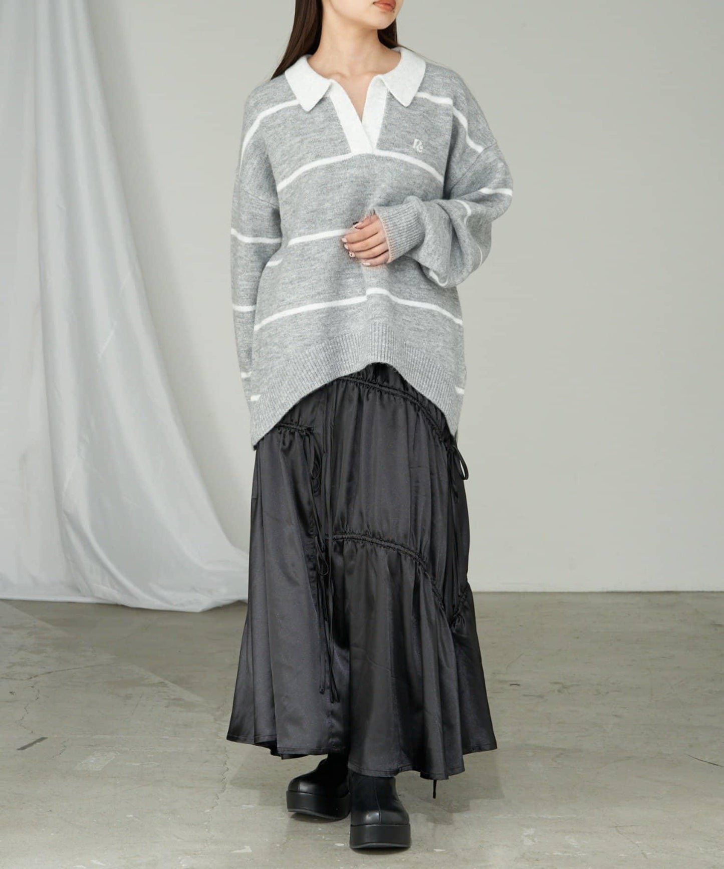 【RAY CASSIN】條紋V領POLO刺繡針織衫 / 翻領針織衫
