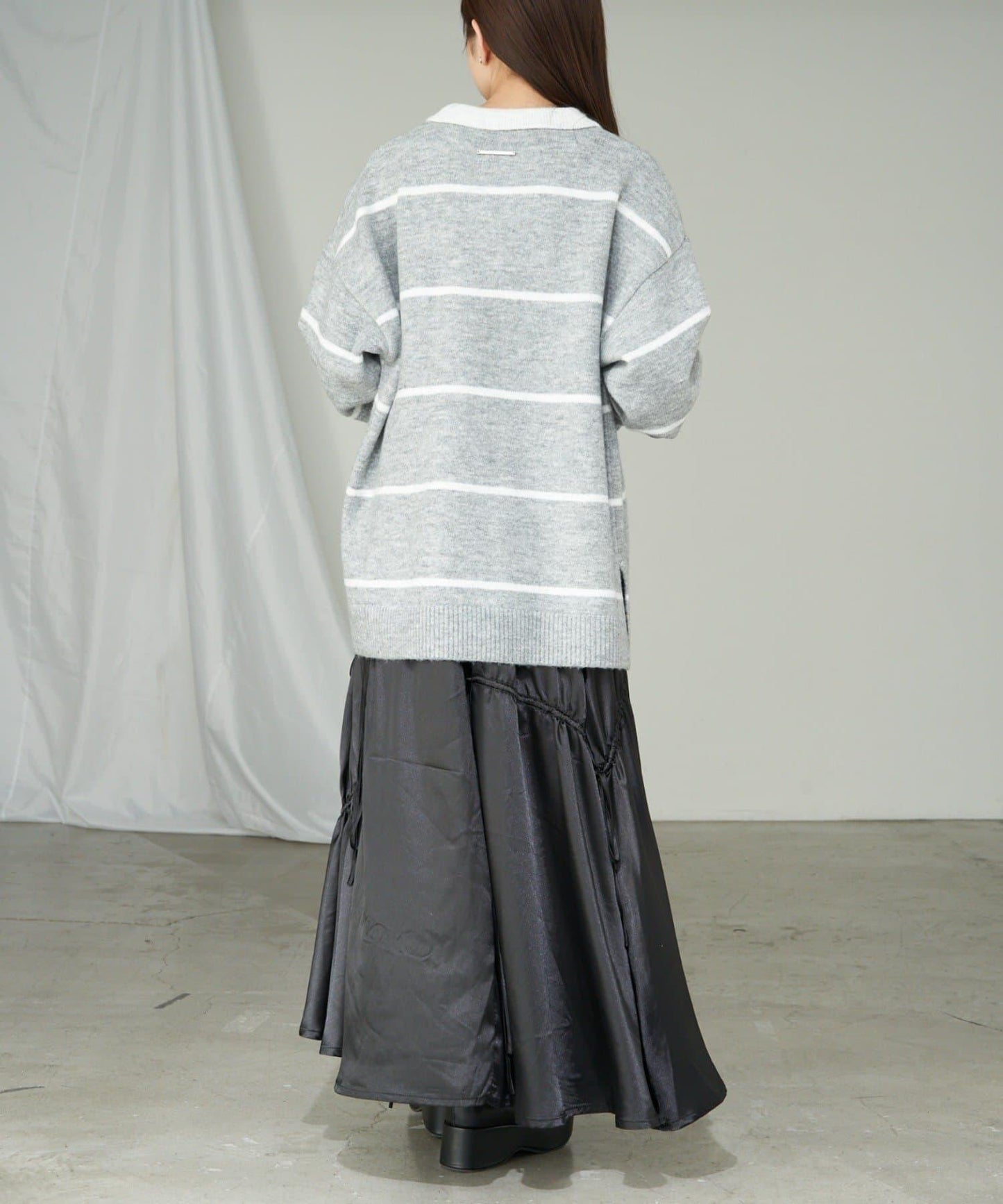 【RAY CASSIN】條紋V領POLO刺繡針織衫 / 翻領針織衫