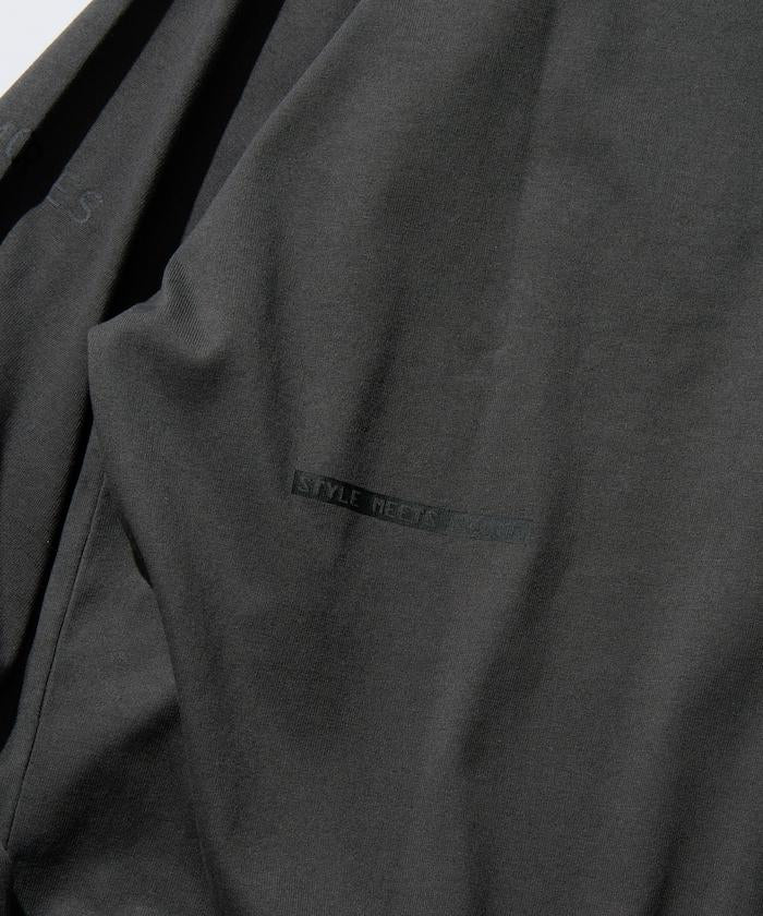 寬鬆版型 單點刺繡 袖部印花 口袋T恤 / 長袖T恤 / 下襬抽繩