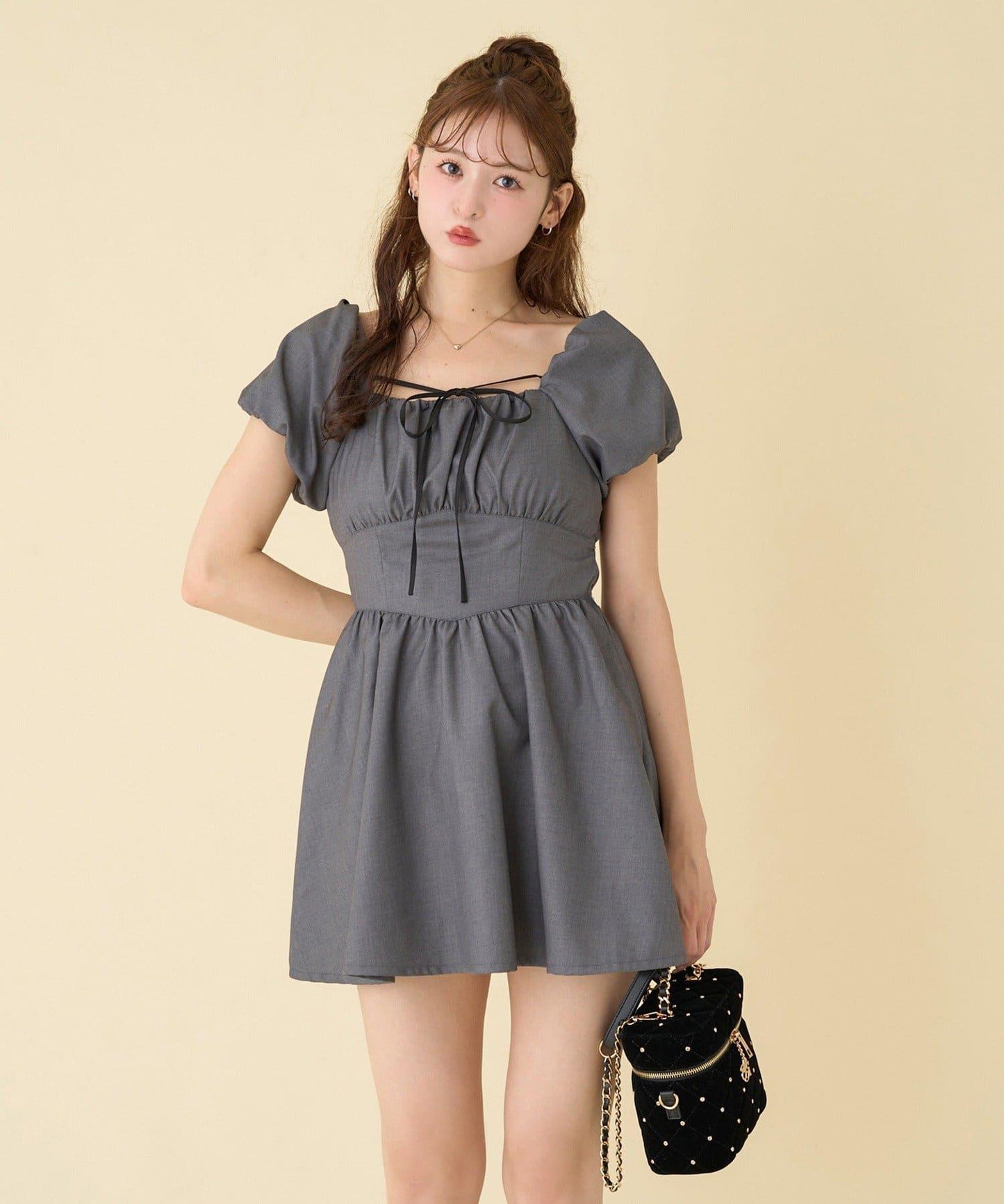 泡泡袖迷你連衣裙