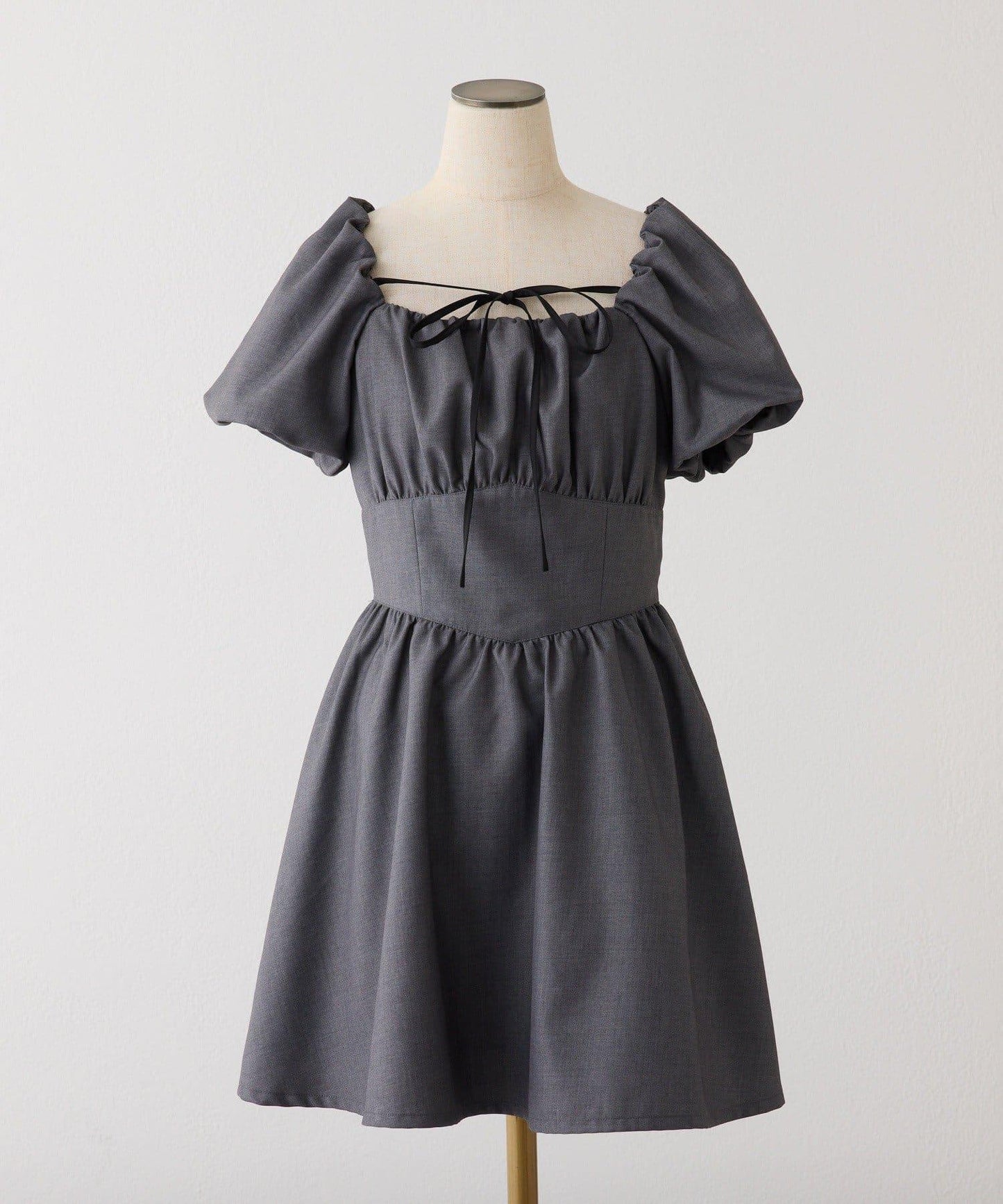 泡泡袖迷你連衣裙