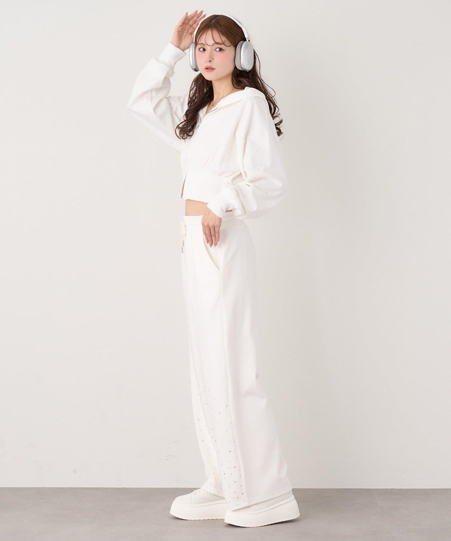 下襬珠飾剪裁褲