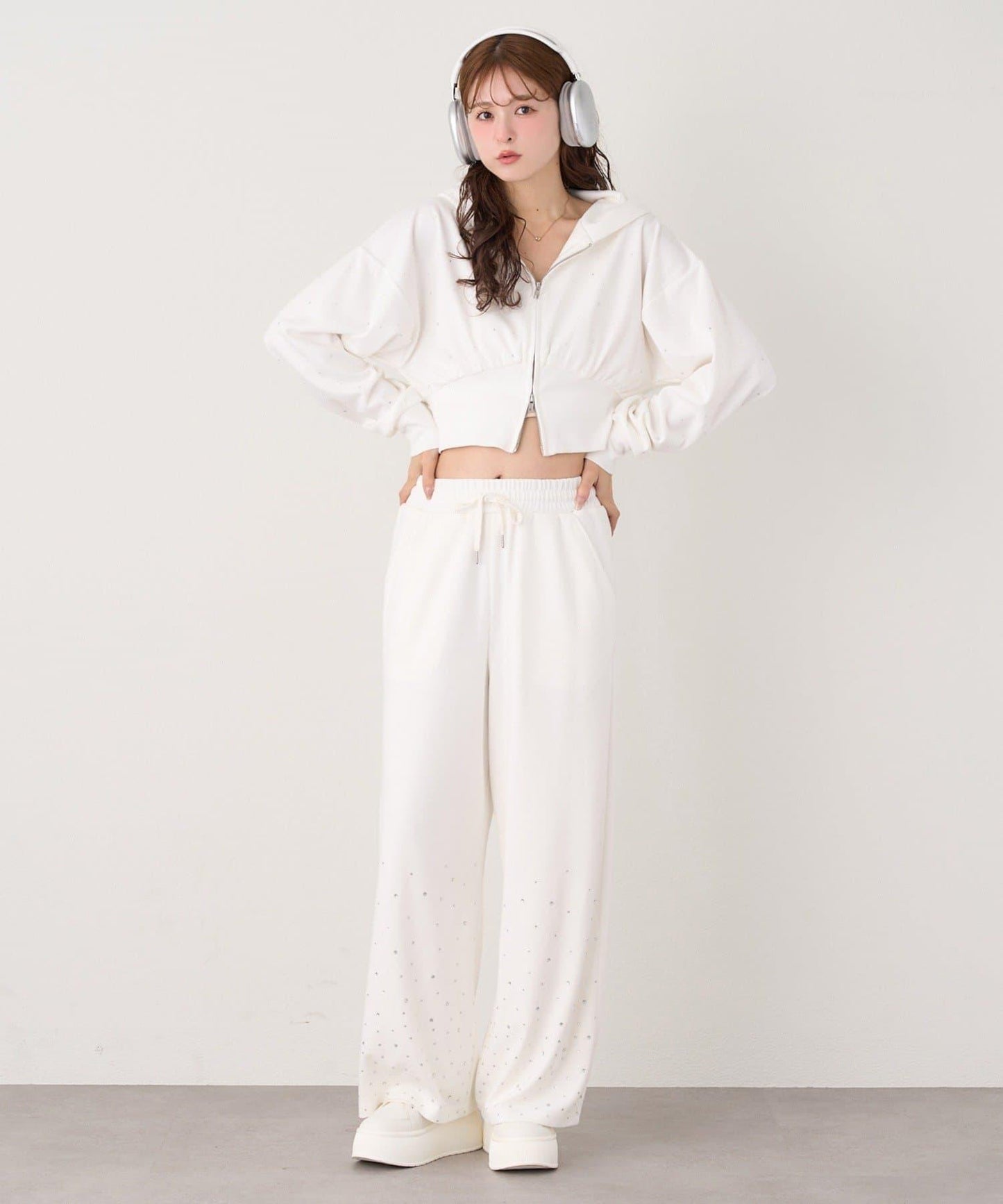 下襬珠飾剪裁褲