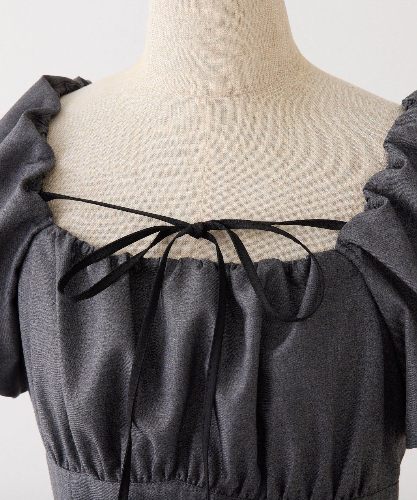 泡泡袖迷你連衣裙