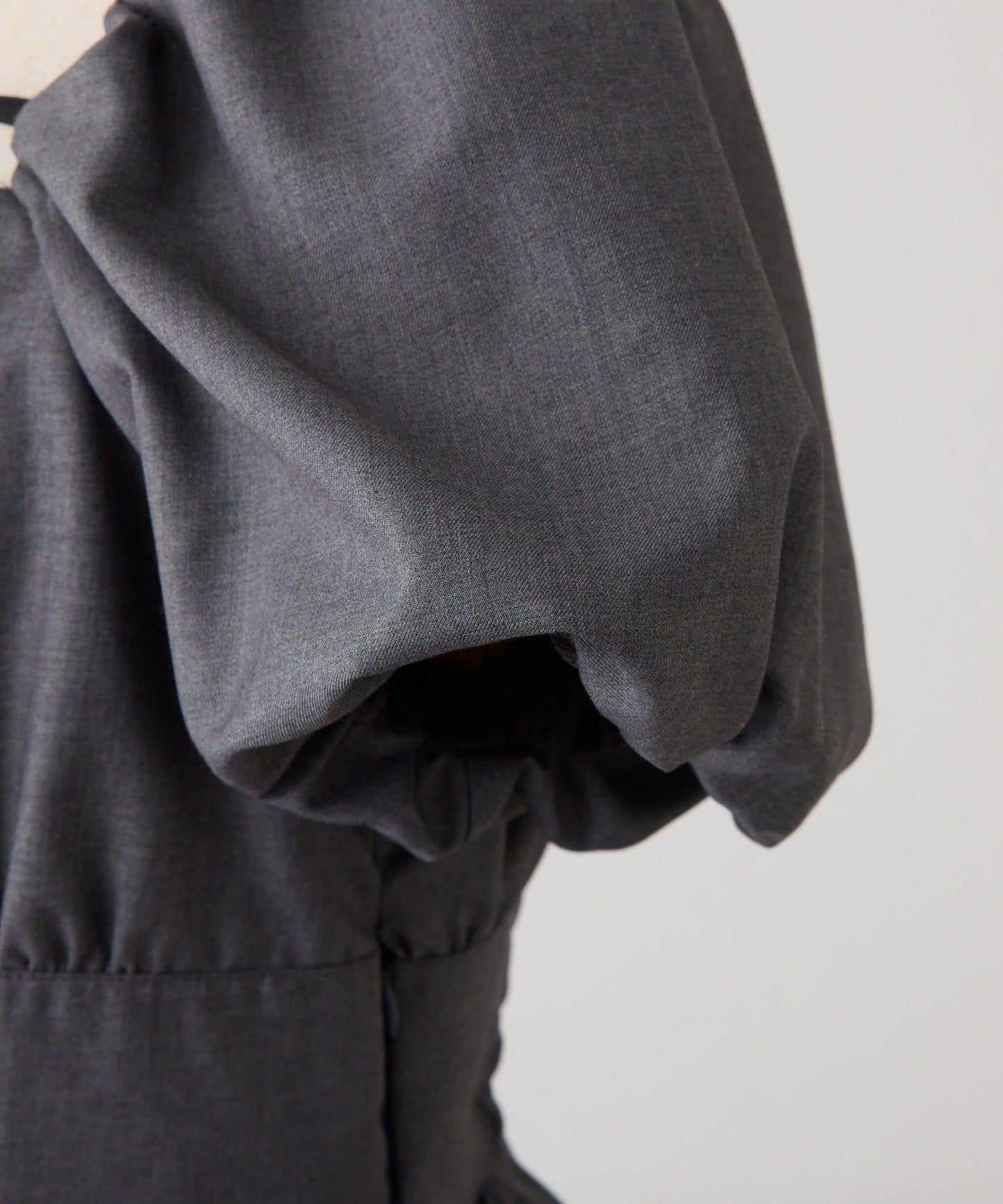 泡泡袖迷你連衣裙