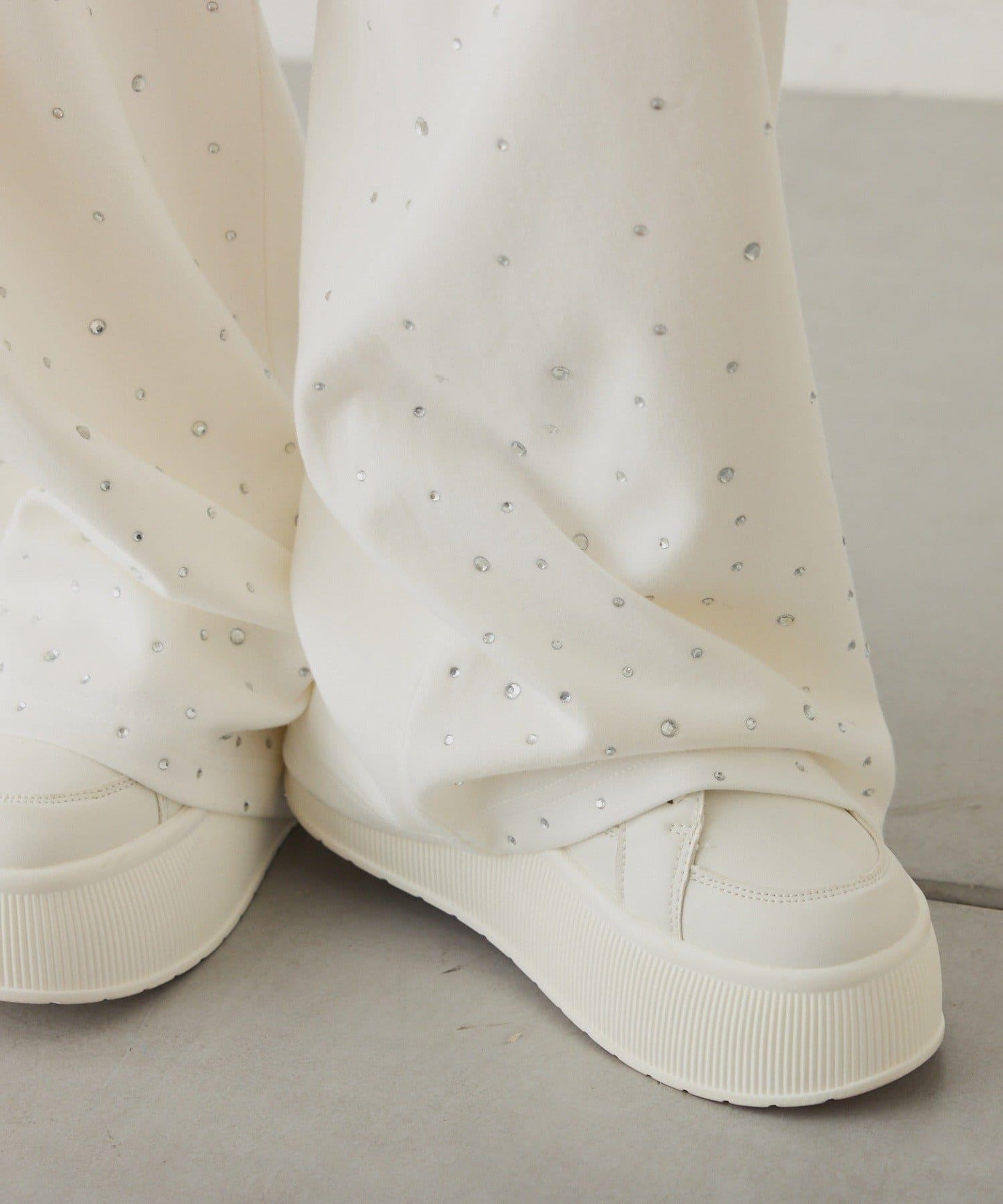 下襬珠飾剪裁褲