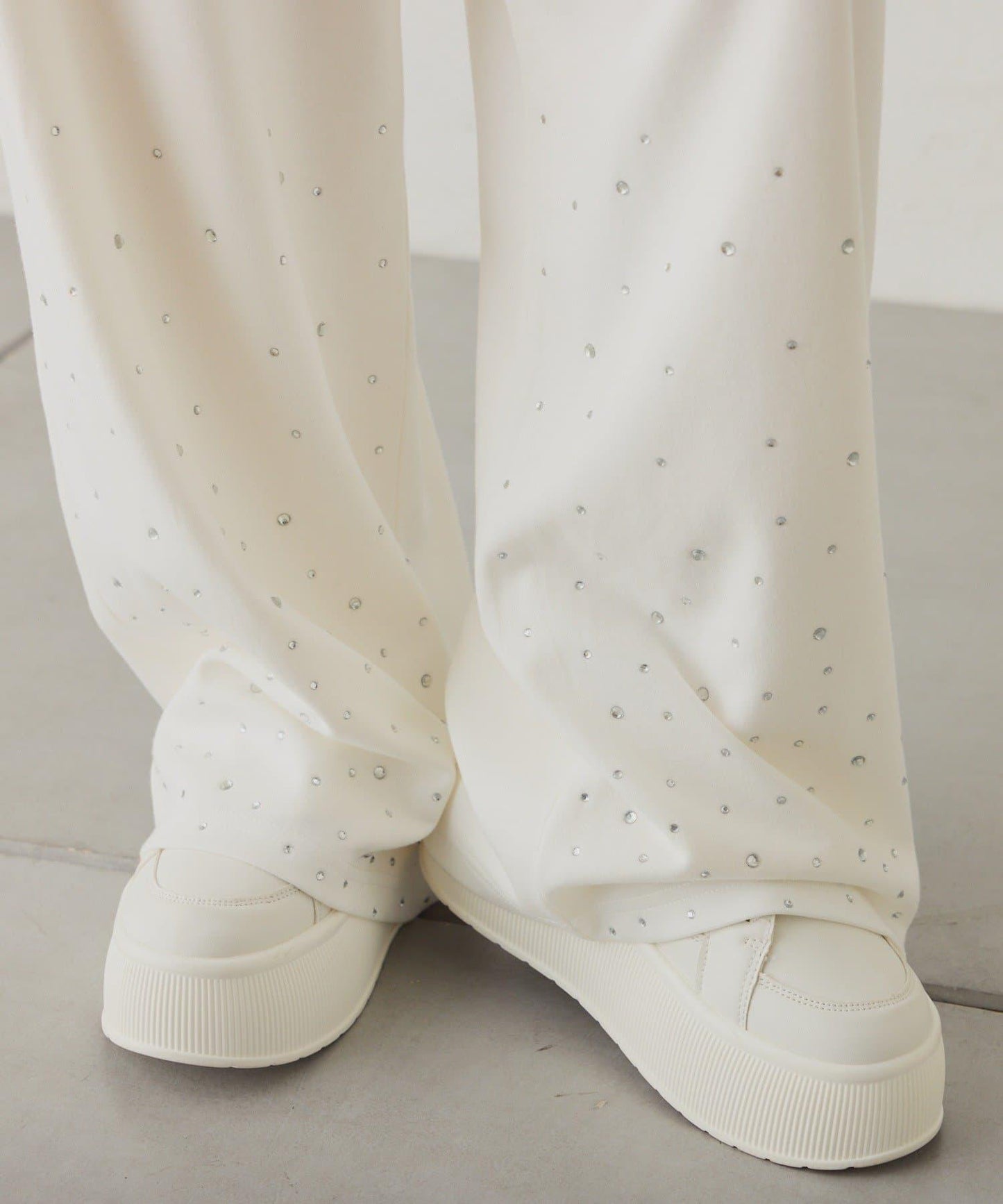 下襬珠飾剪裁褲