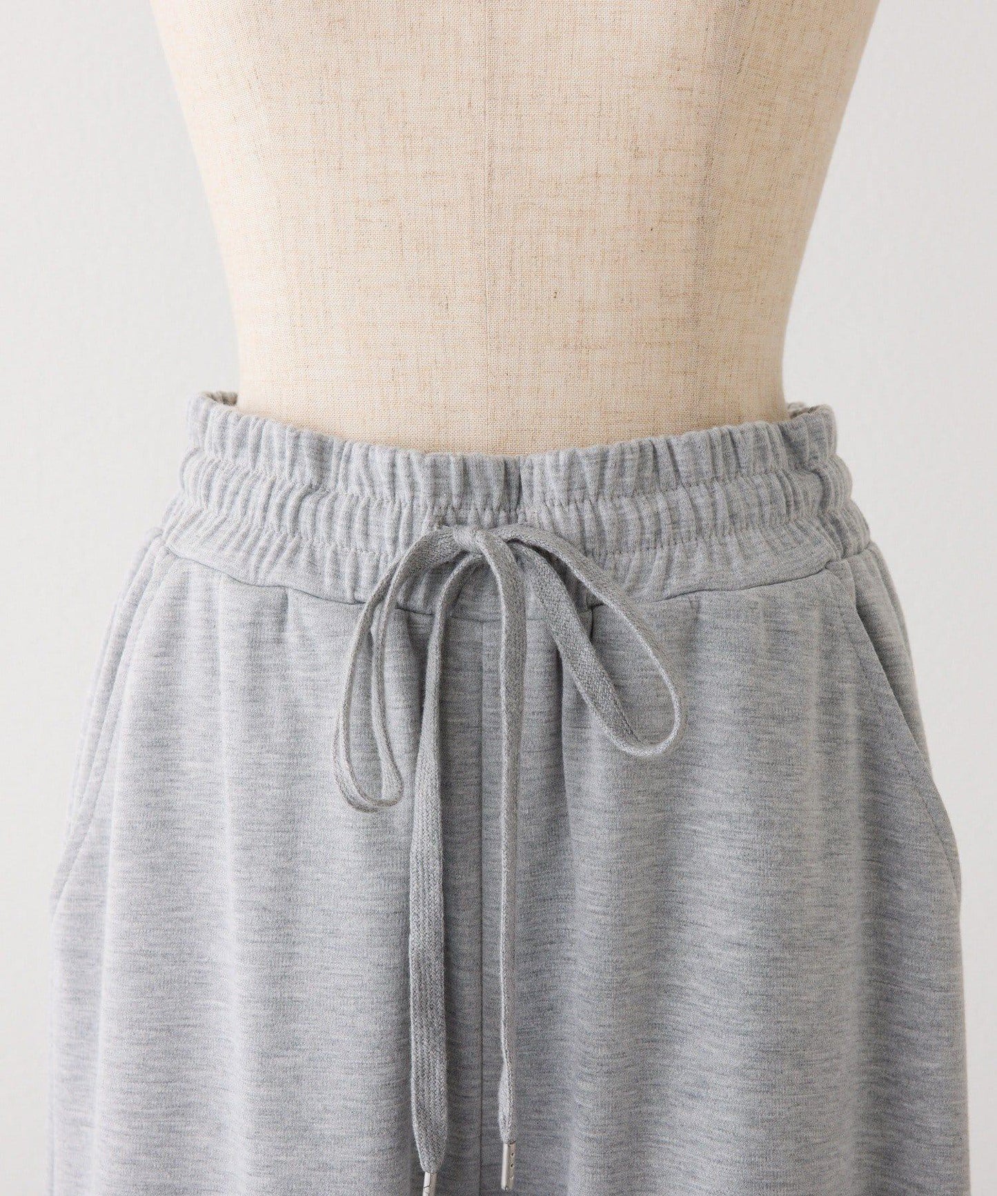 下襬珠飾剪裁褲