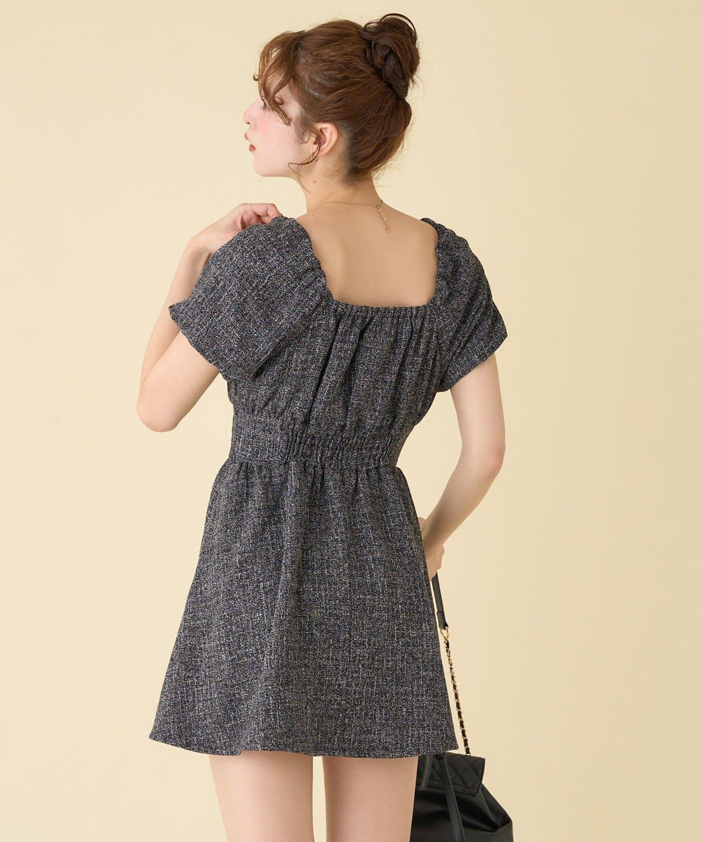 泡泡袖迷你連衣裙