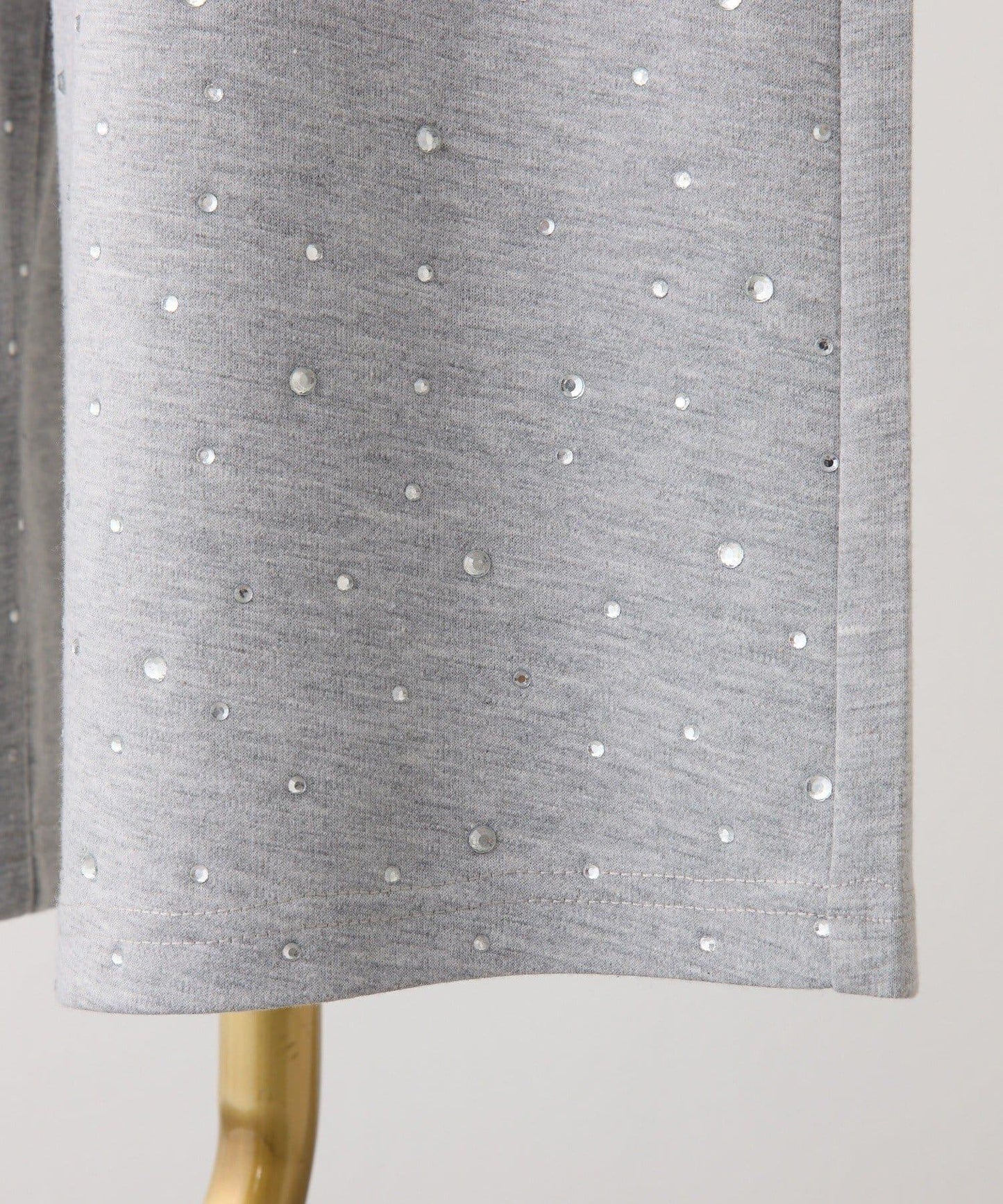 下襬珠飾剪裁褲