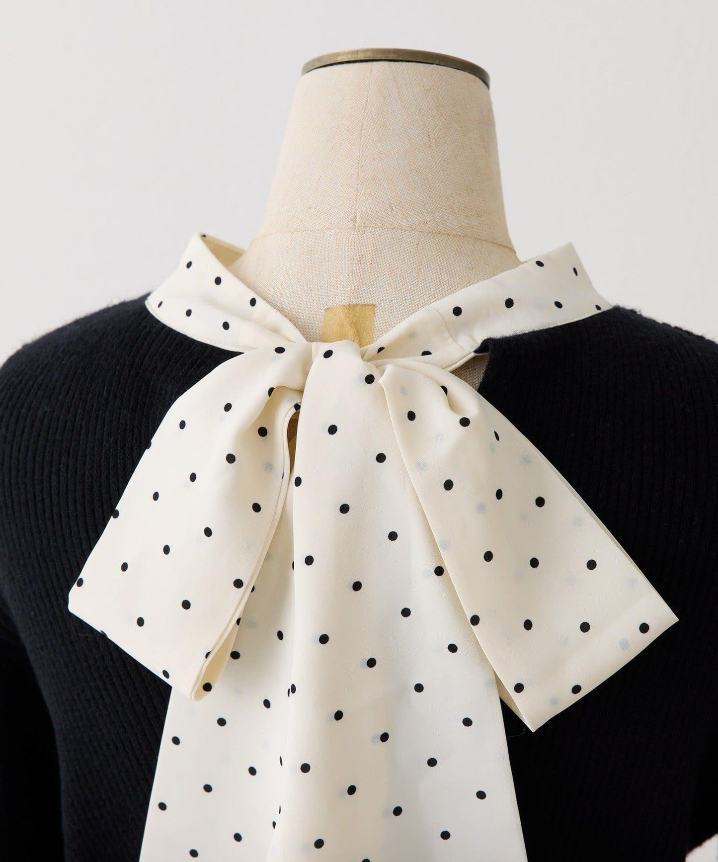 露肩拼色針織衫