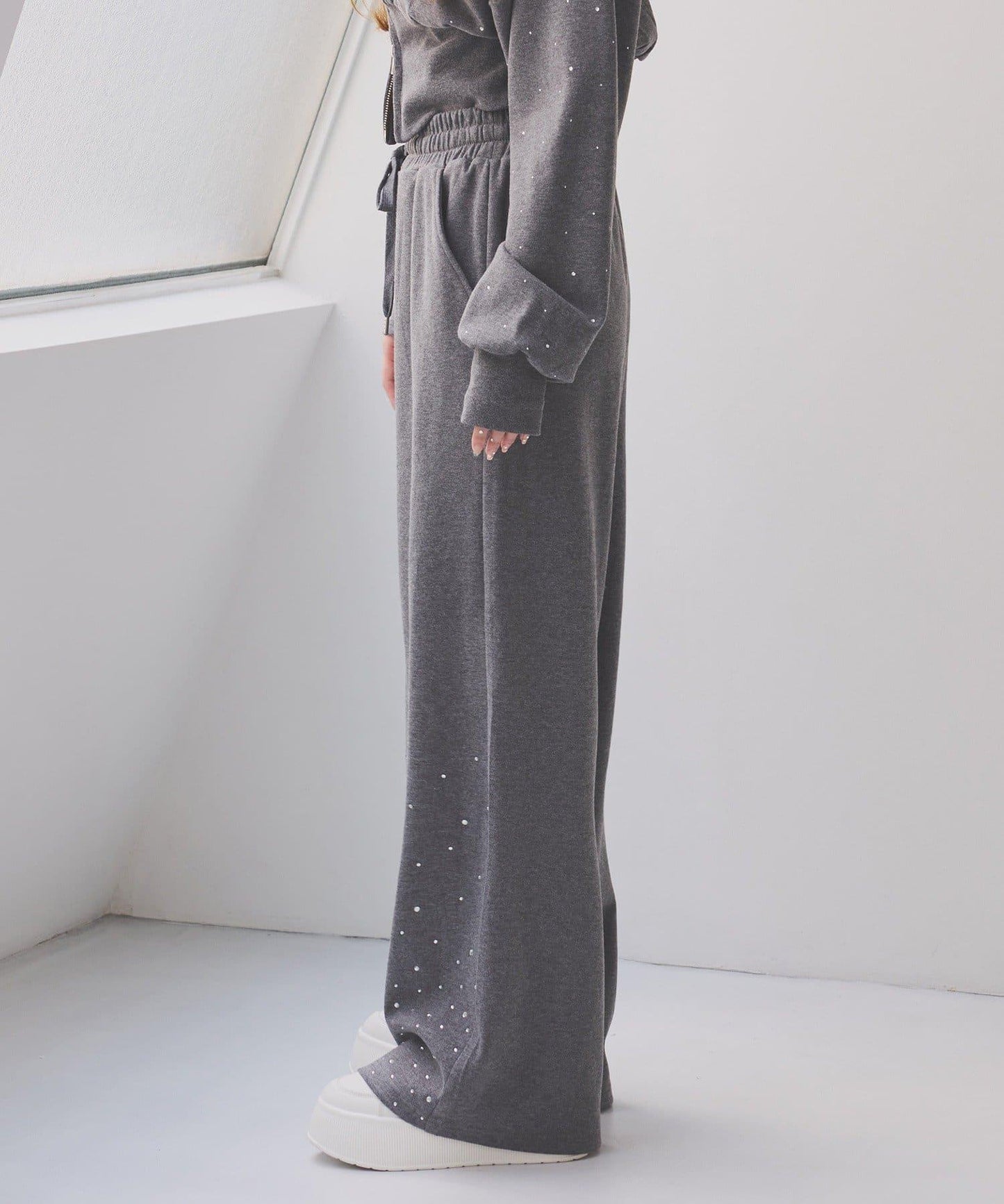 下襬珠飾剪裁褲