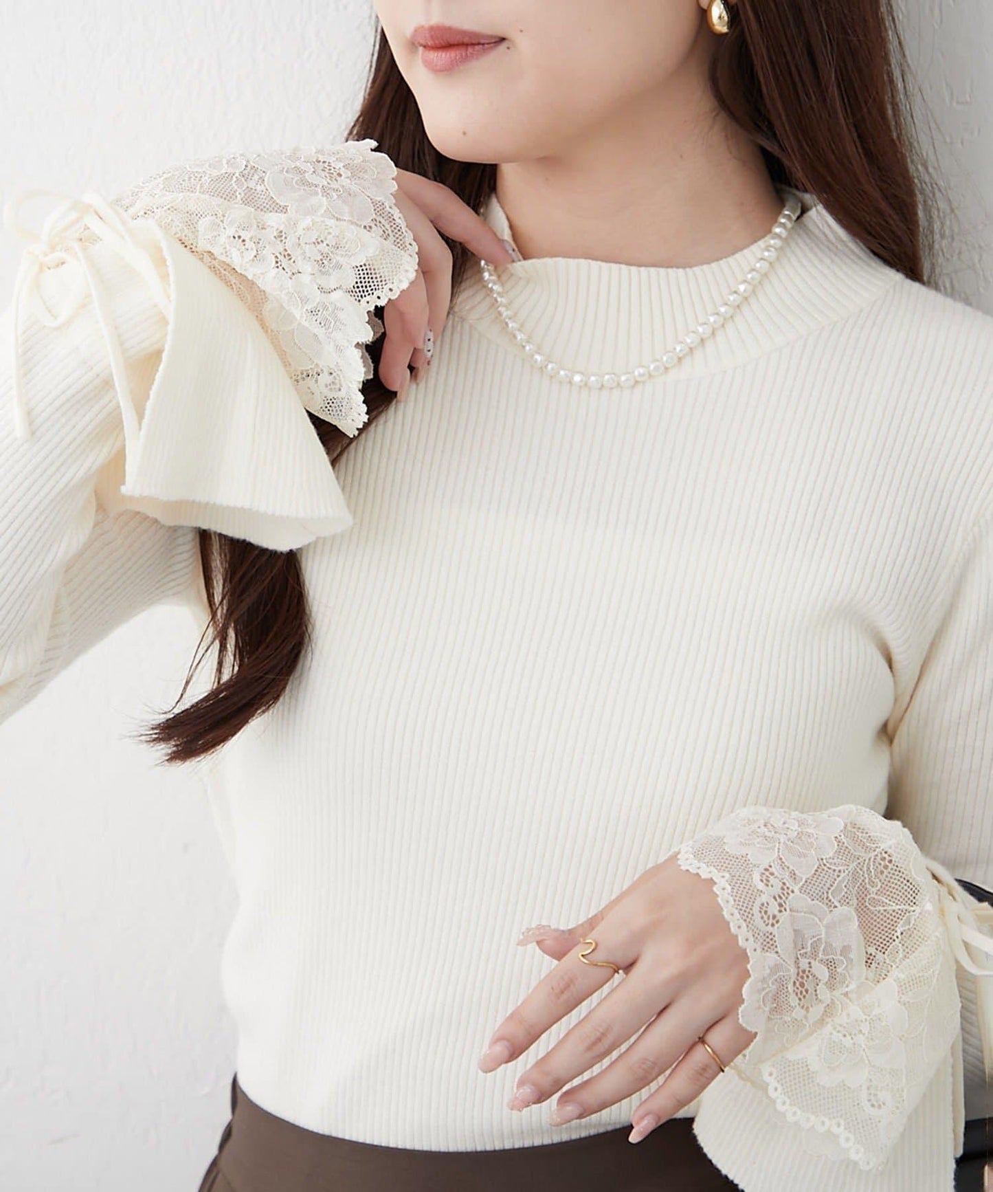 袖部蕾絲拼接蝴蝶結針織上衣