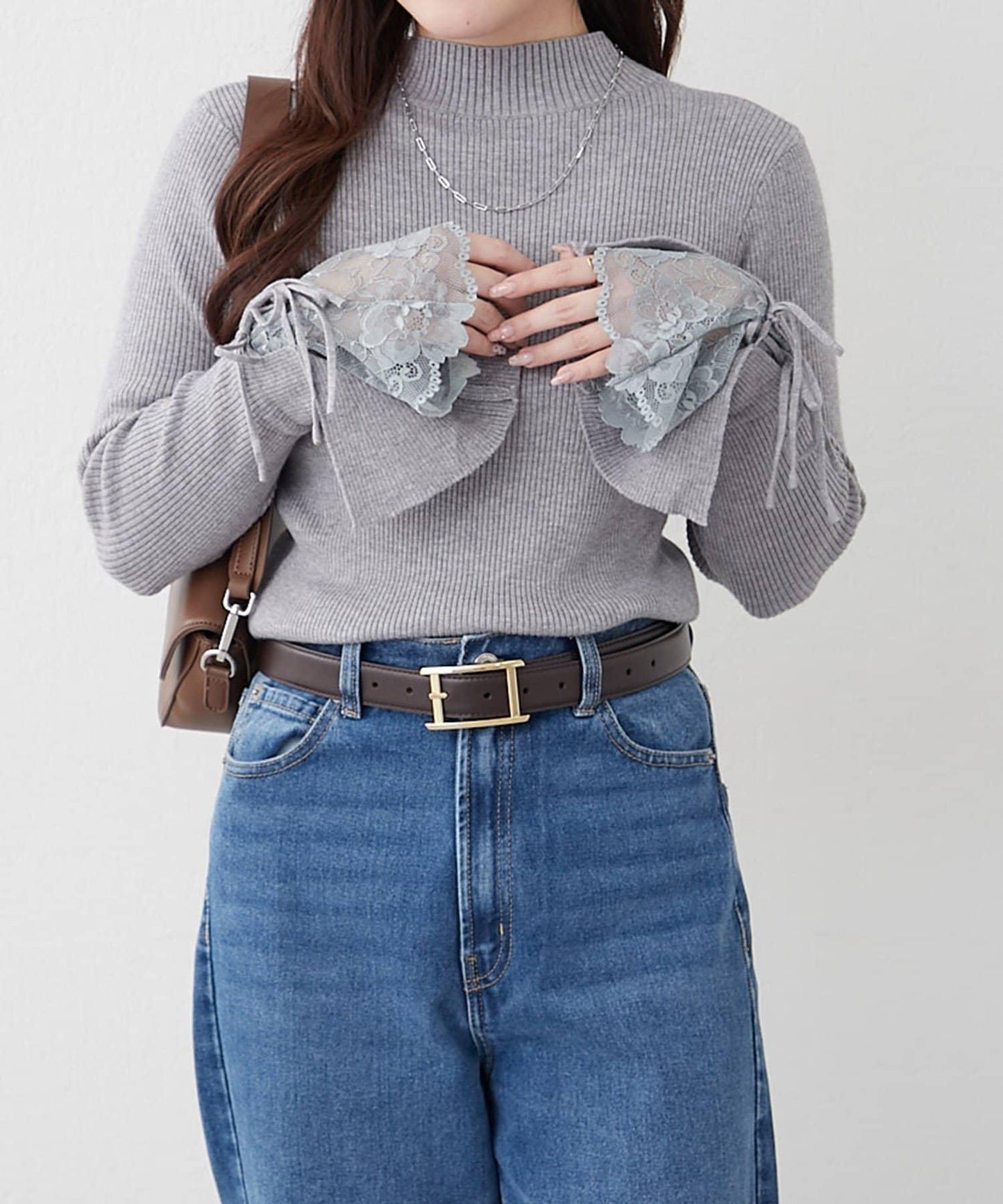 袖部蕾絲拼接蝴蝶結針織上衣