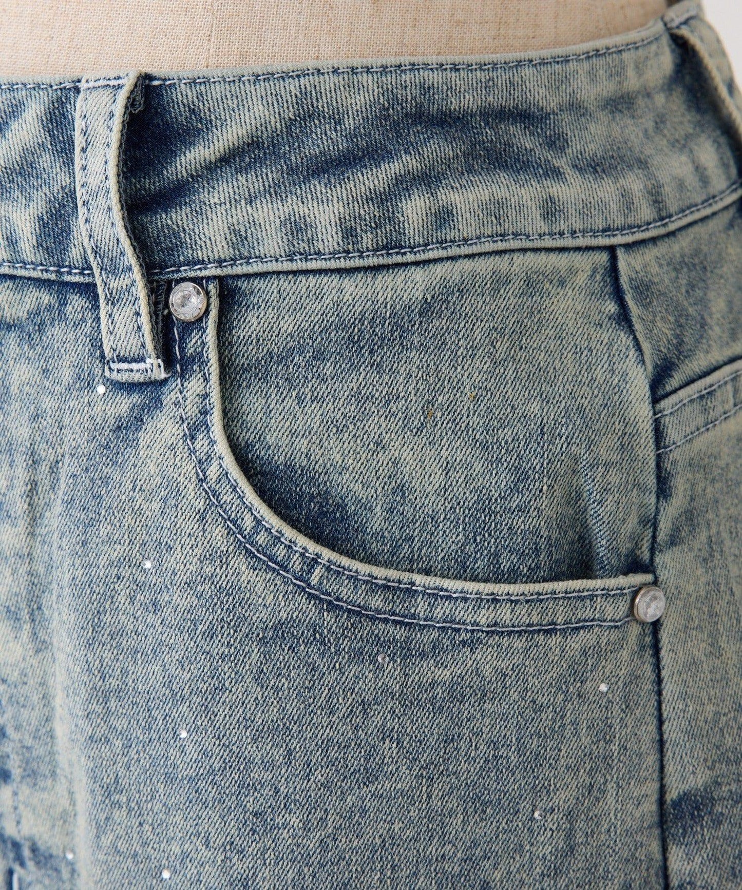 帶有標誌刺繡的寬鬆牛仔褲