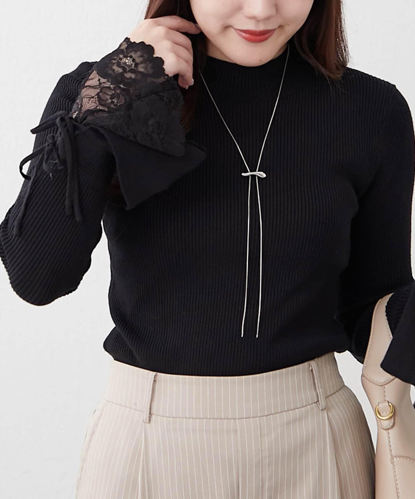 袖部蕾絲拼接蝴蝶結針織上衣