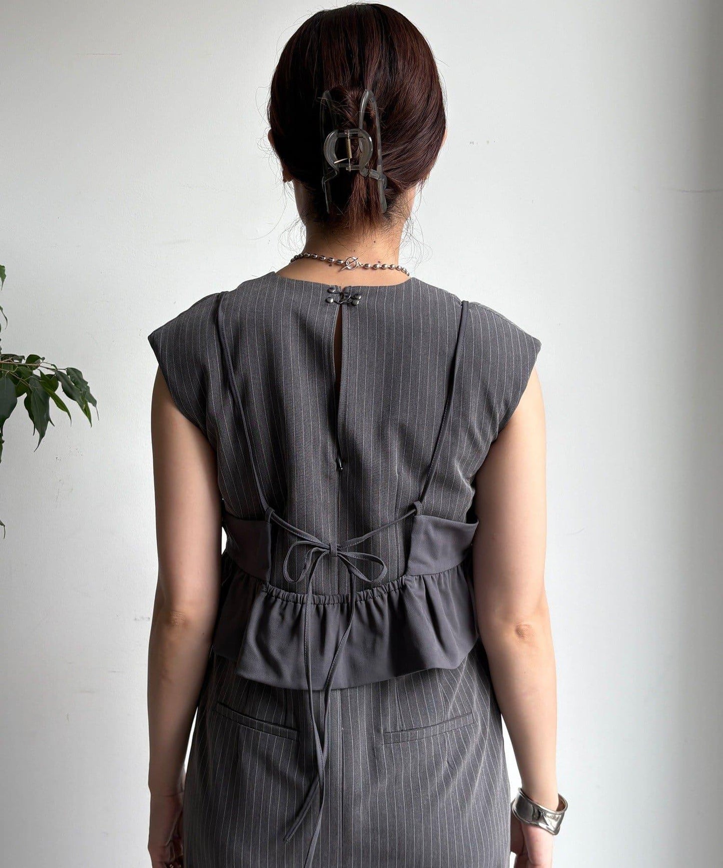 【適合特殊場合】細條紋刺繡吊帶背心套裝連衣裙