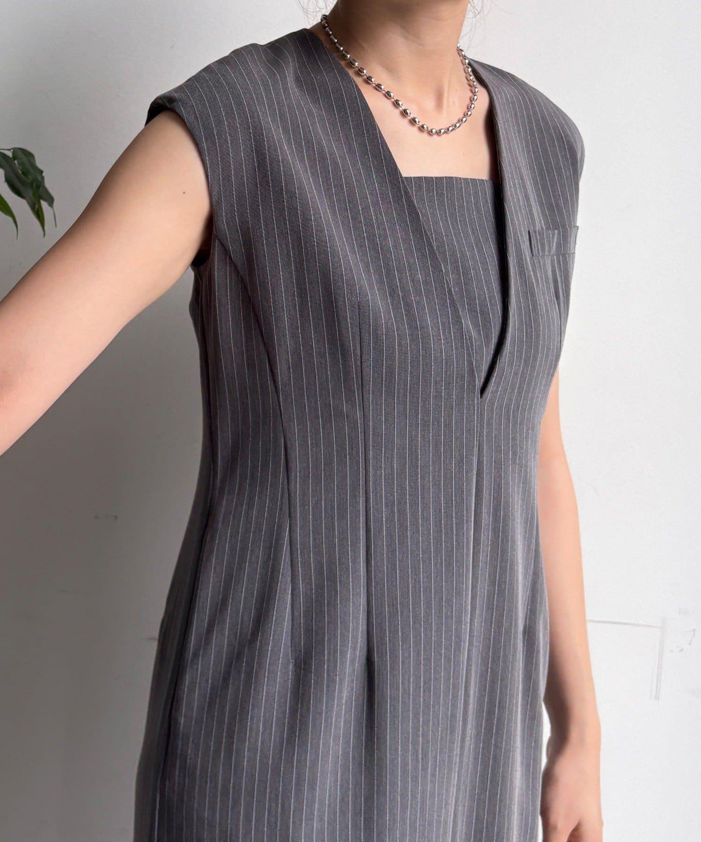 【適合特殊場合】細條紋刺繡吊帶背心套裝連衣裙