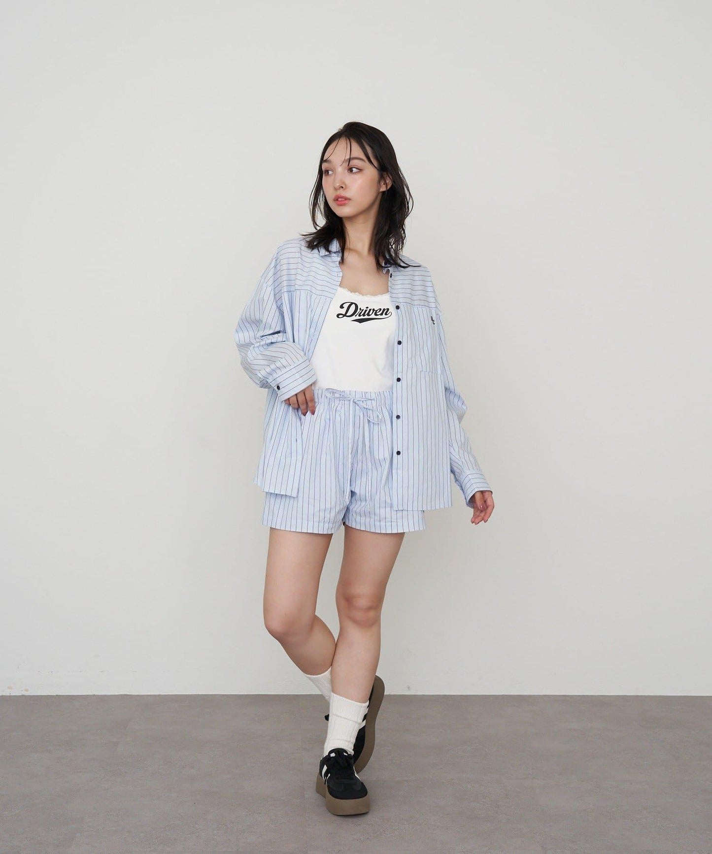 【RAY CASSIN】胸部刺繡寬鬆襯衫