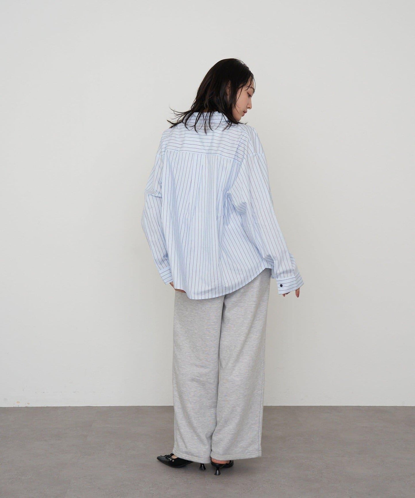【RAY CASSIN】胸部刺繡寬鬆襯衫