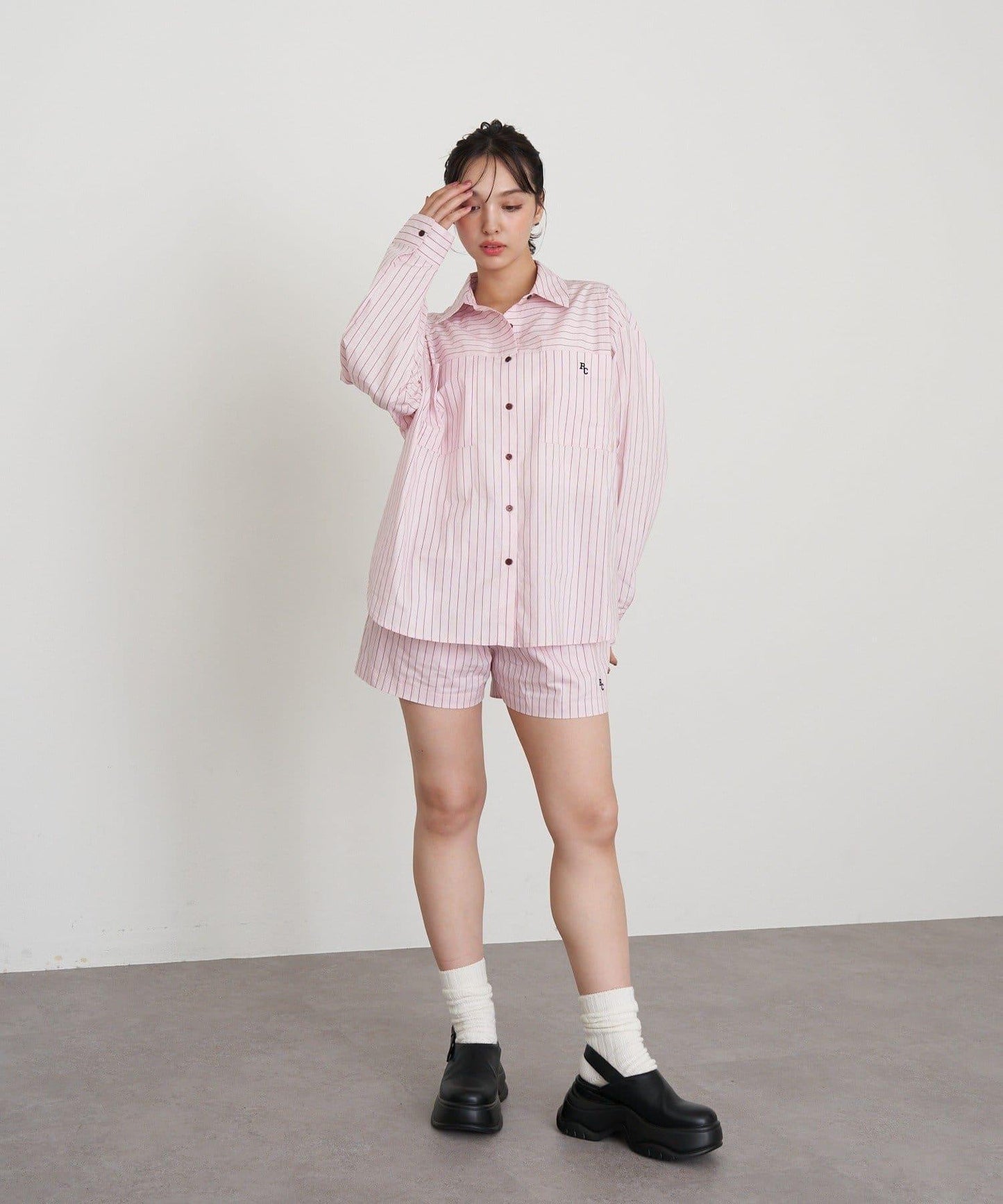 【RAY CASSIN】胸部刺繡寬鬆襯衫