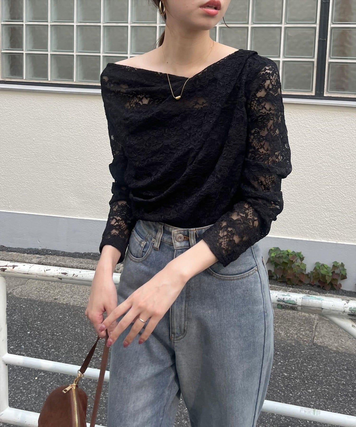 褶皺蕾絲套頭衫