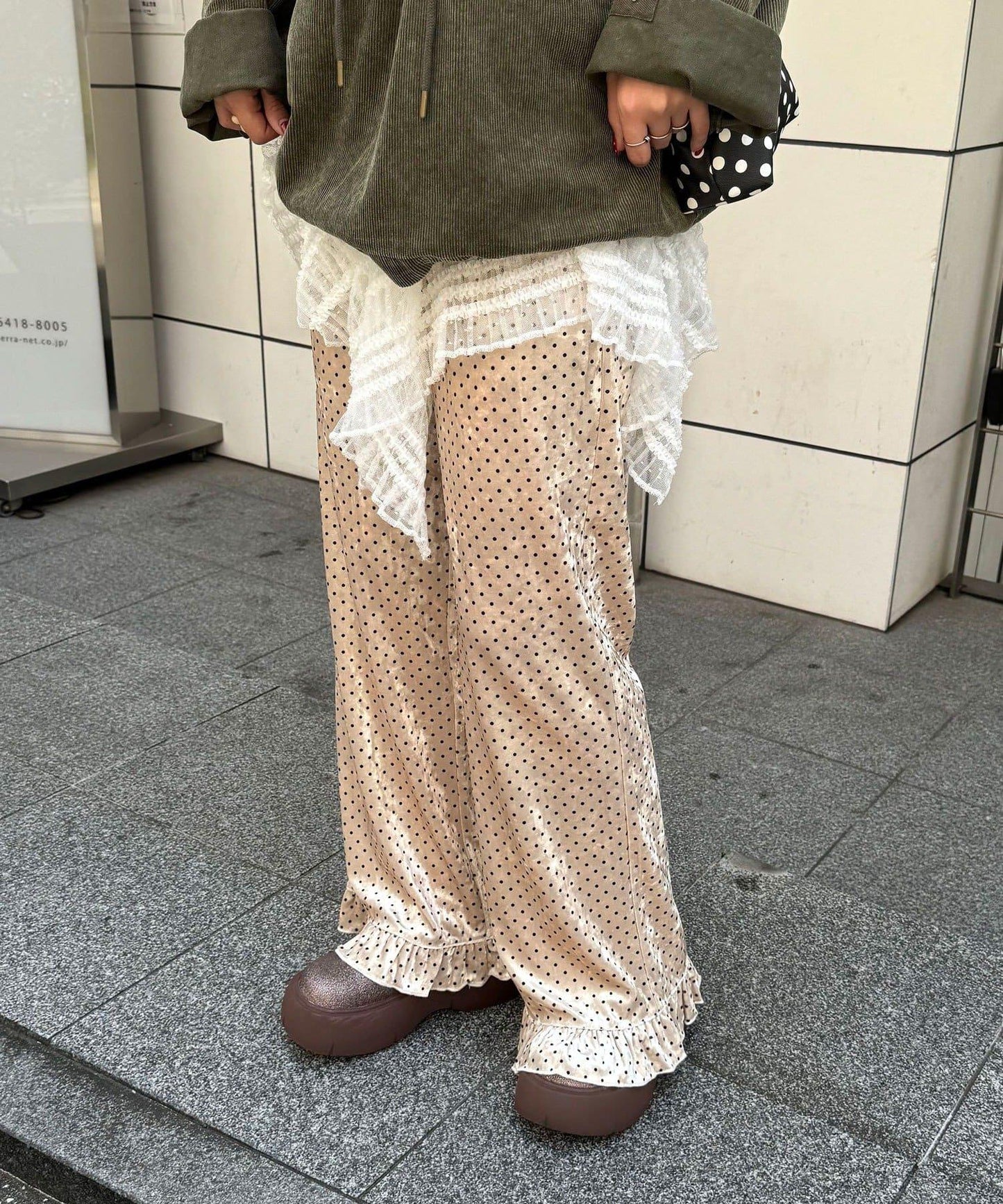 拼色圖案天鵝絨荷葉邊褲〈波點/花卉〉