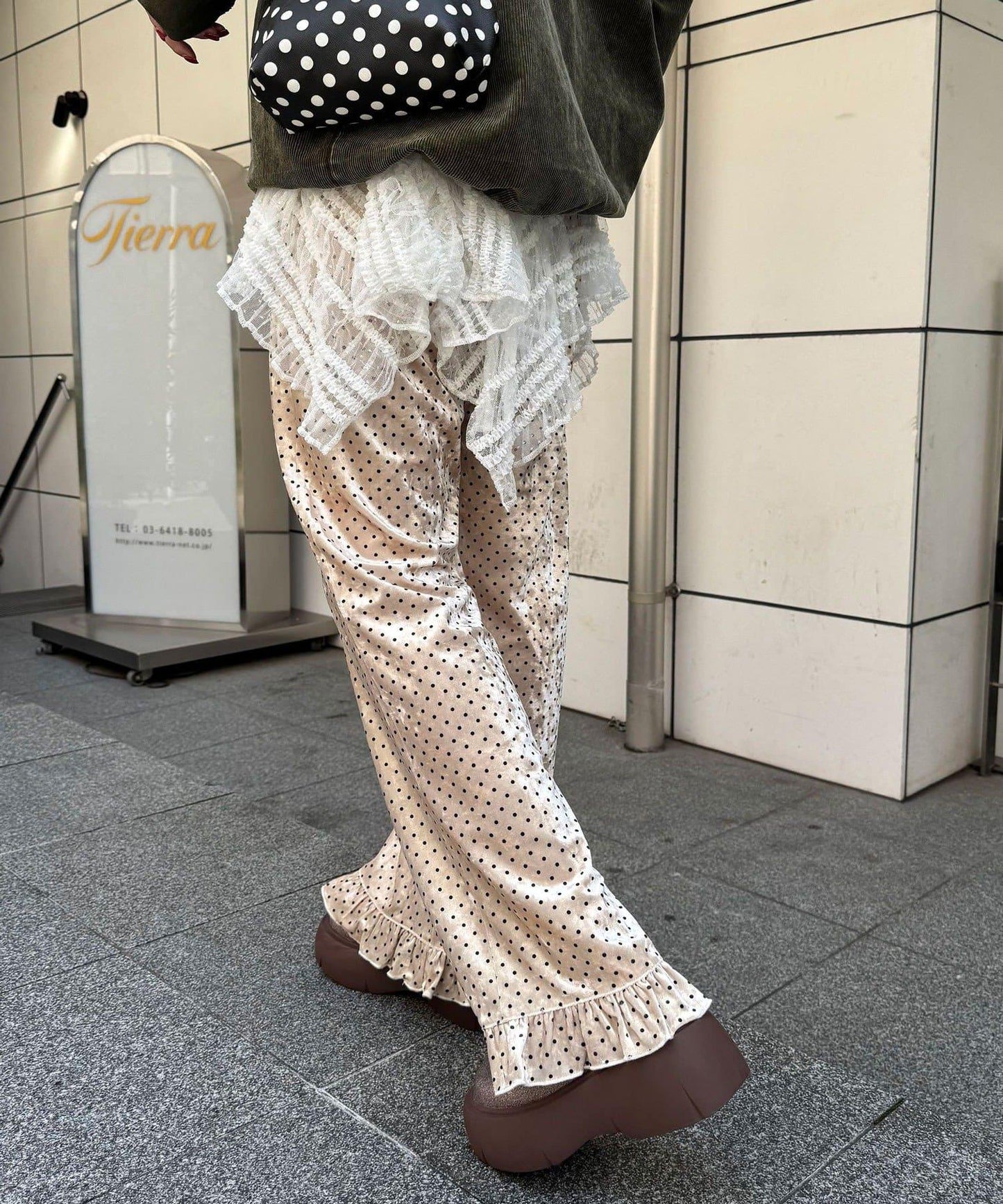 拼色圖案天鵝絨荷葉邊褲〈波點/花卉〉