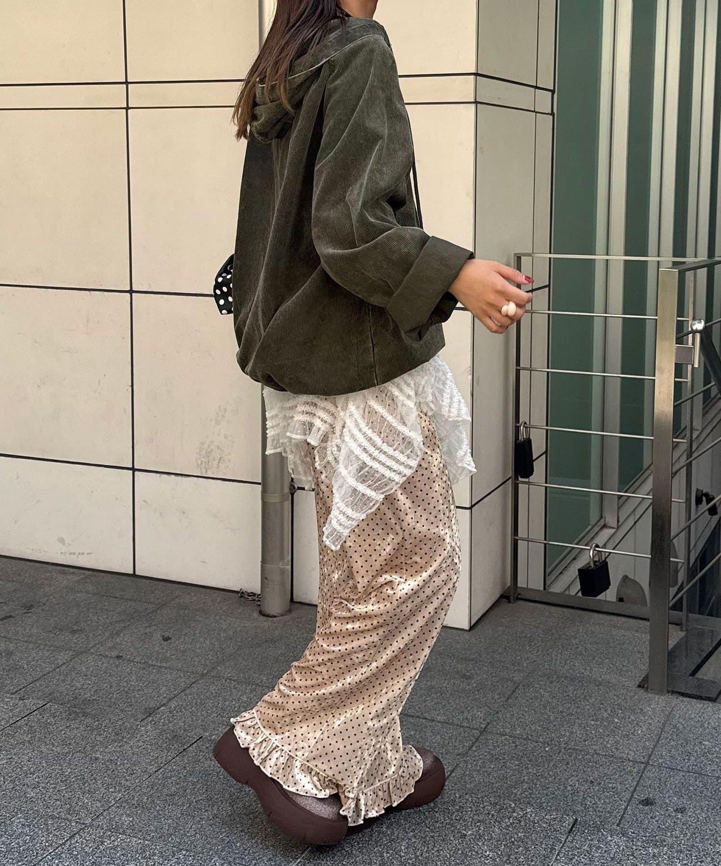 拼色圖案天鵝絨荷葉邊褲〈波點/花卉〉