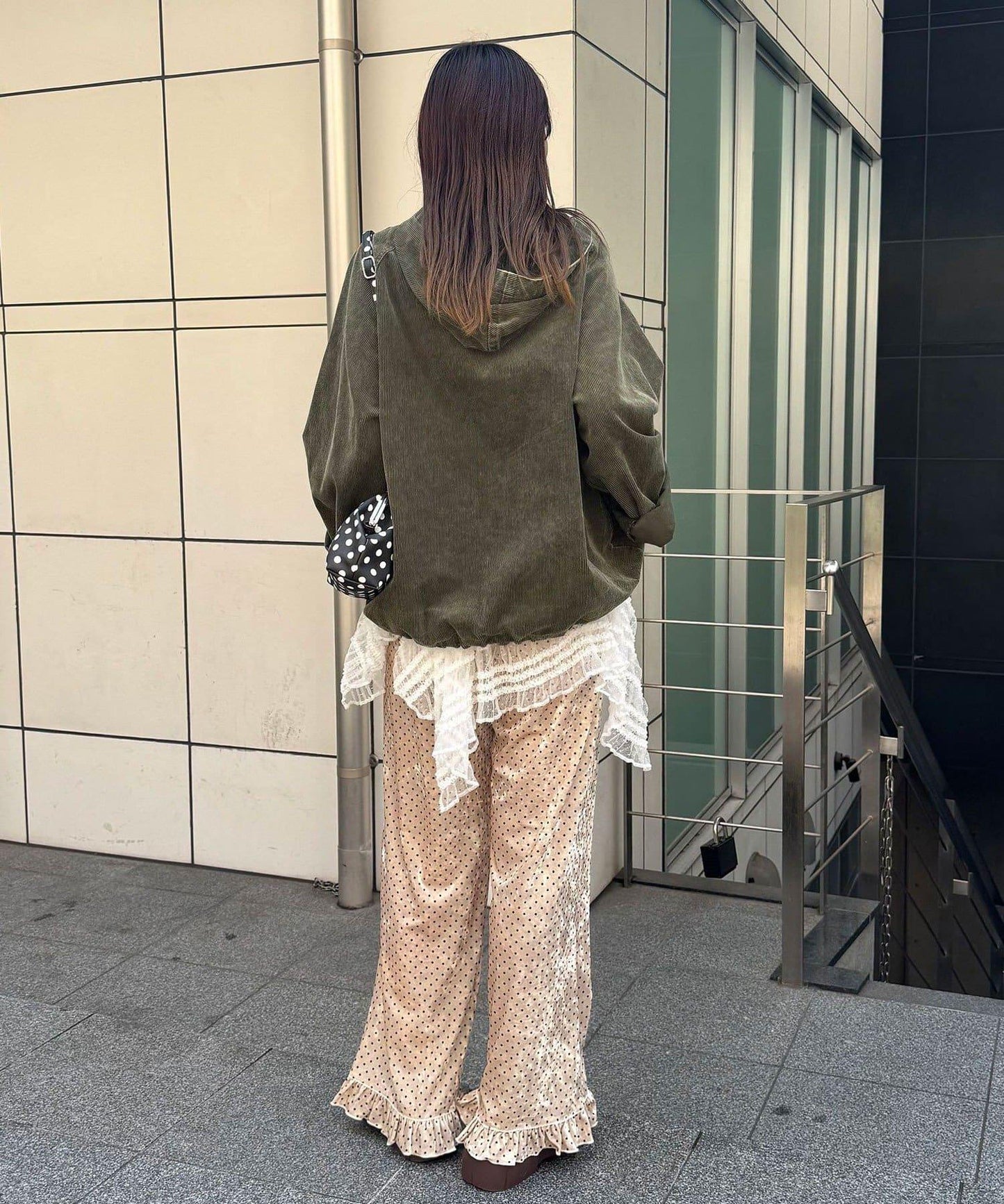 拼色圖案天鵝絨荷葉邊褲〈波點/花卉〉