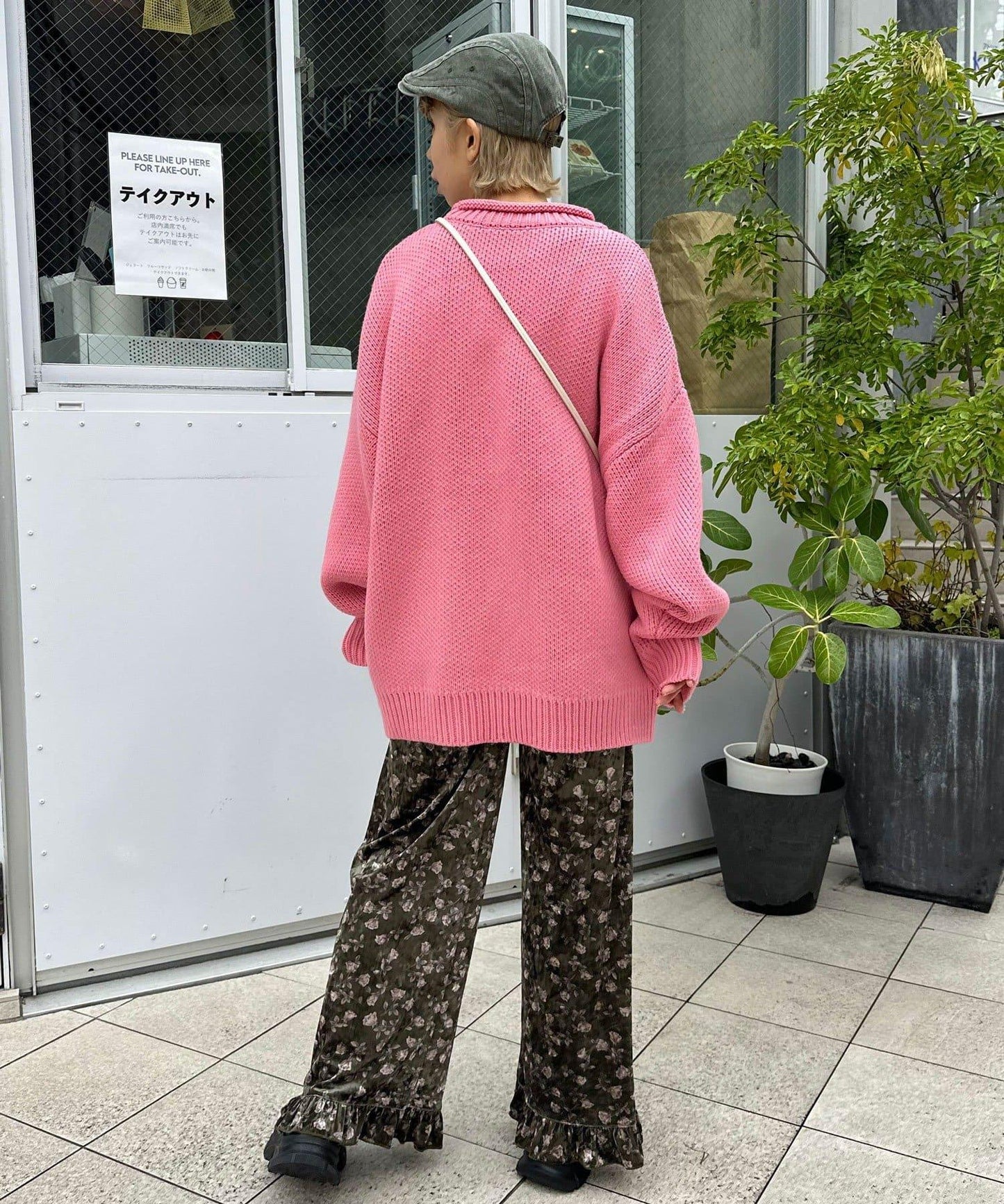 拼色圖案天鵝絨荷葉邊褲〈波點/花卉〉