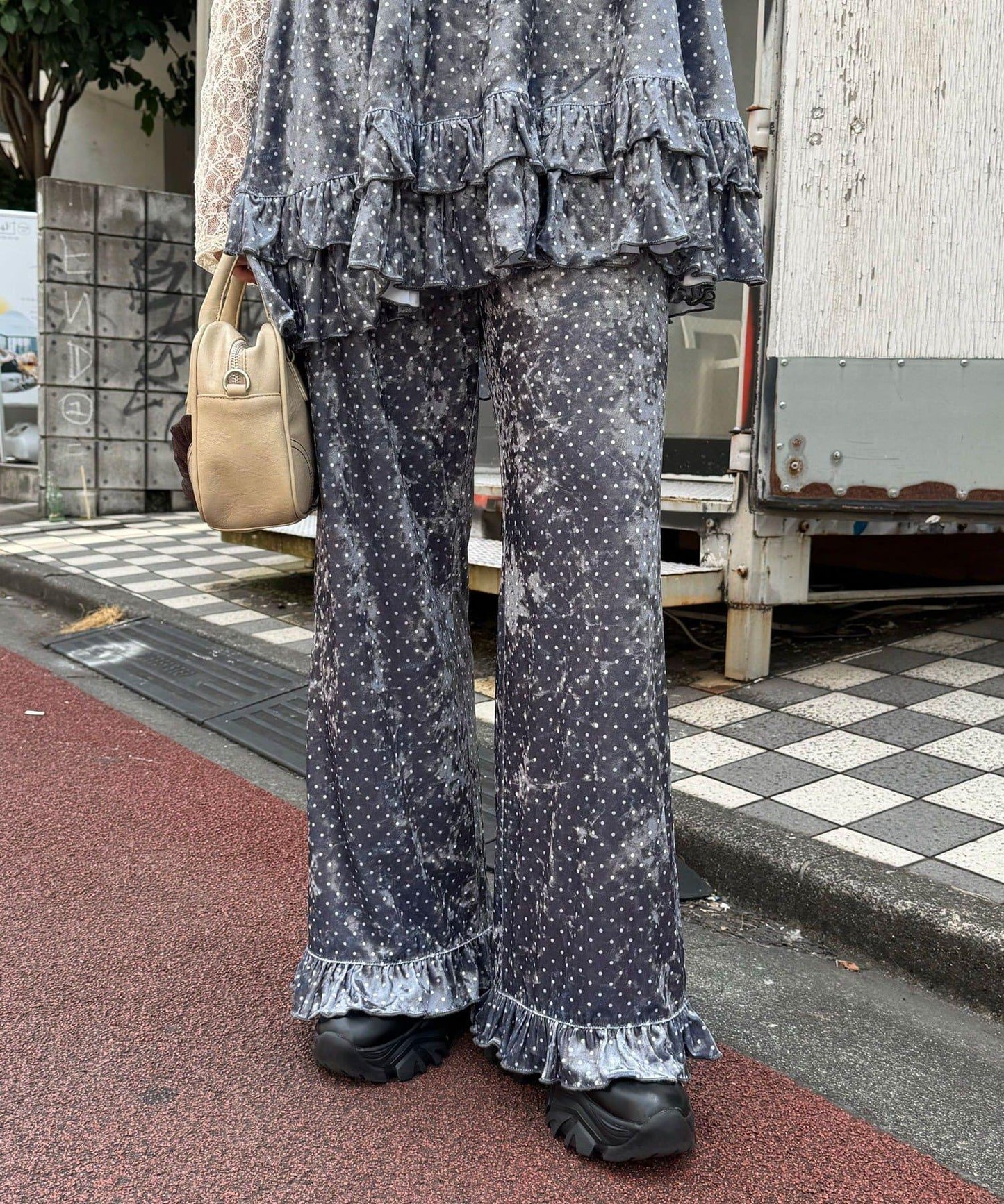 拼色圖案天鵝絨荷葉邊褲〈波點/花卉〉