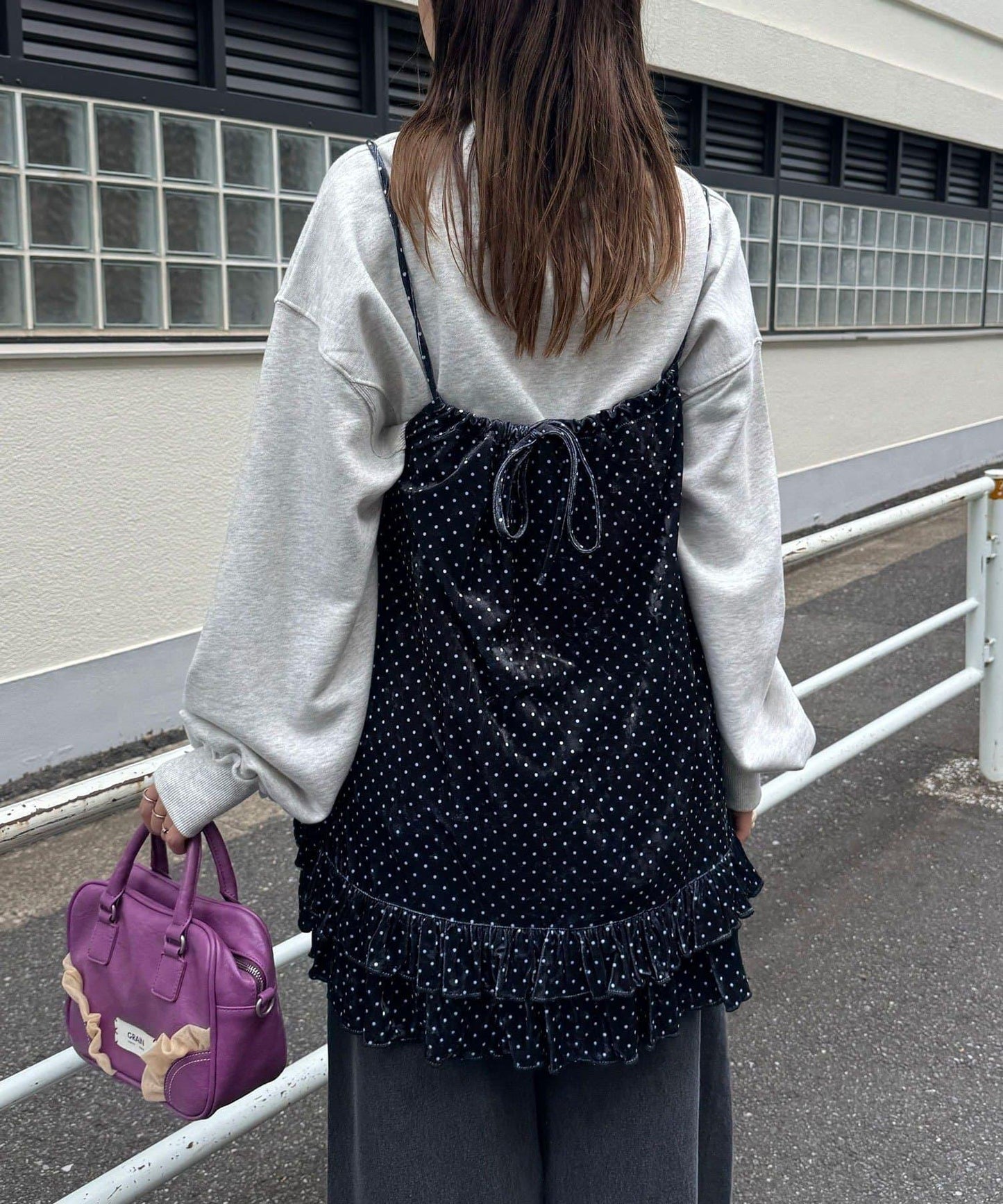 拼色圖案天鵝絨吊帶背心連衣裙〈波點/花卉〉