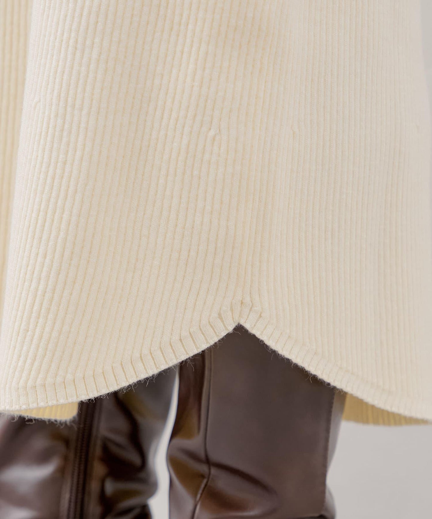 【Chico】單肩荷葉邊肩帶蝴蝶結長款連衣裙