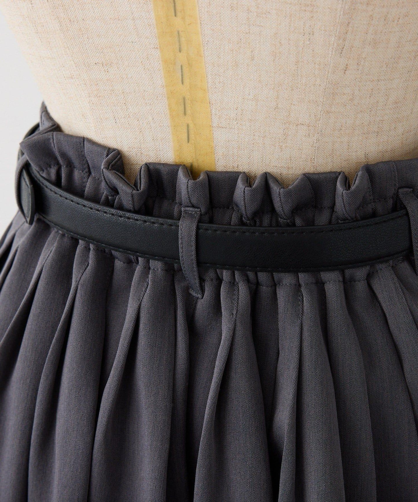 帶腰帶百褶泡泡迷你裙